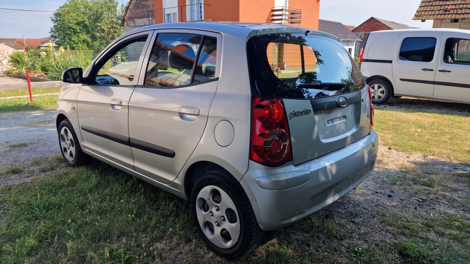 Kia Picanto 1.1 PUN TANK GORIVA I POMOĆ NA CESTI 1 GOD 56.000 KM, fotografija 5
