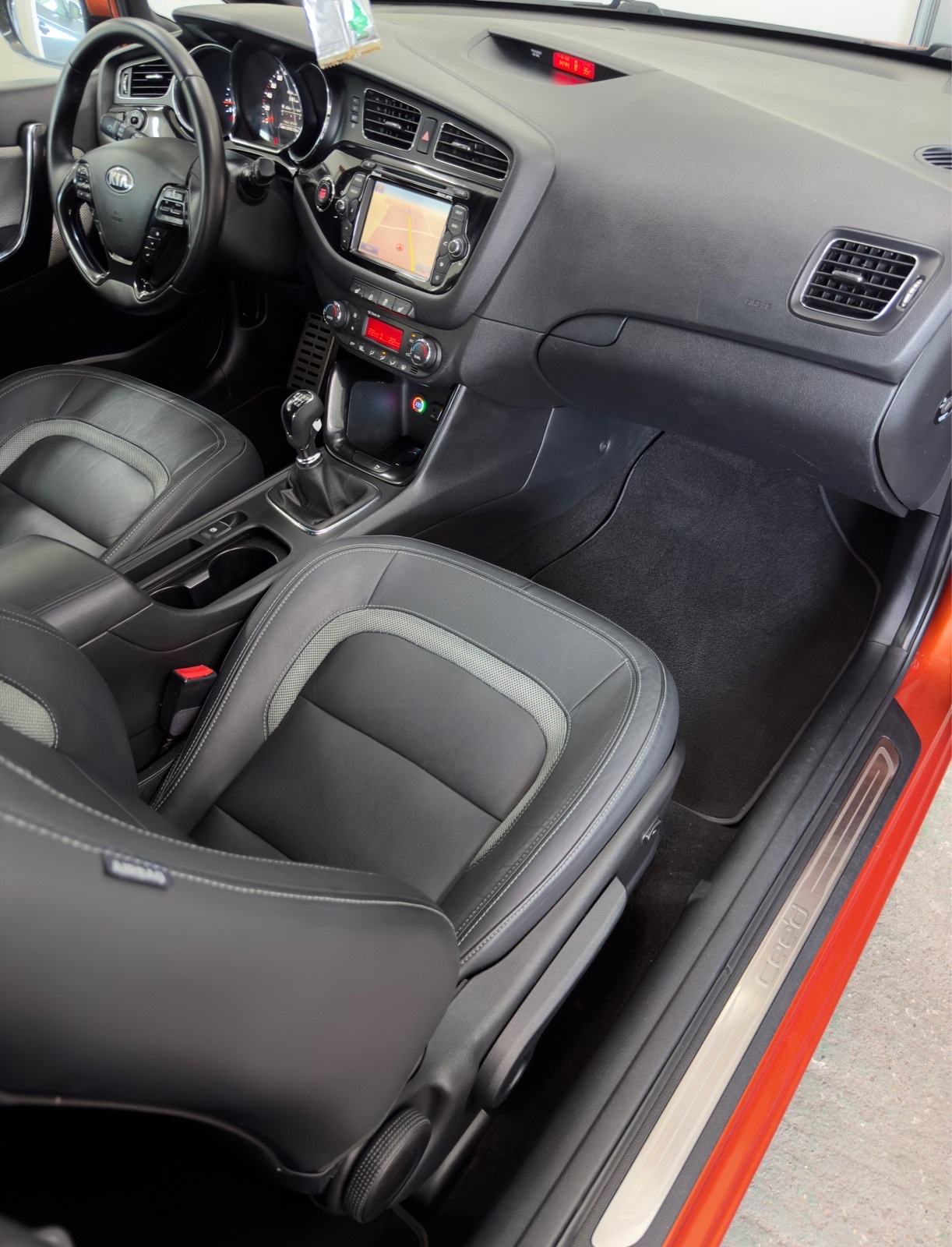 Kia Pro ceed 1,6 CRDi Platinum | NAVI | Kamera | PDC | TOP stanje!, fotografija 17