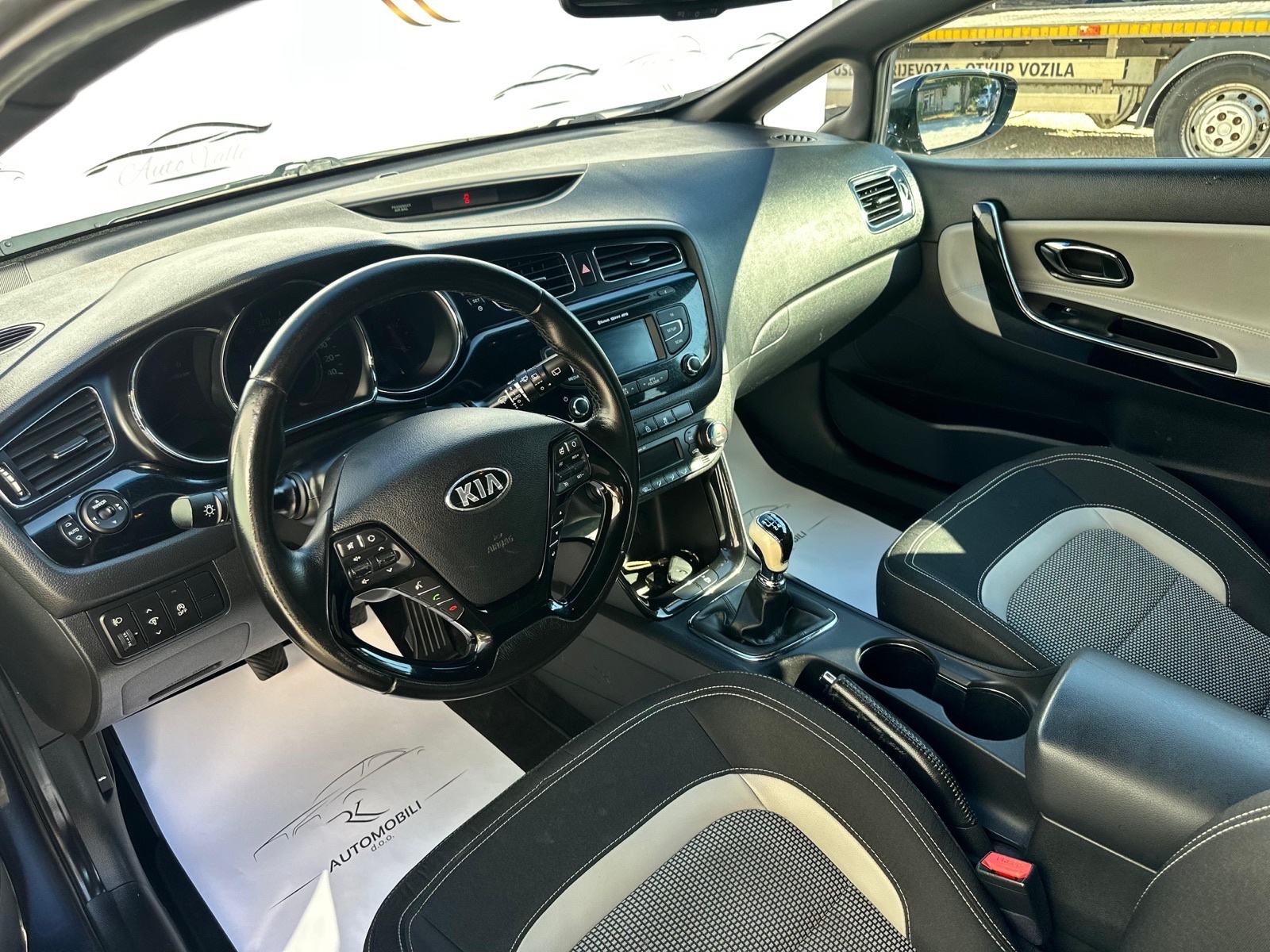 Kia Proceed 1,6 crdi PREMIUM 130ks *navigacija *full oprema *6 brzina, fotografija 7