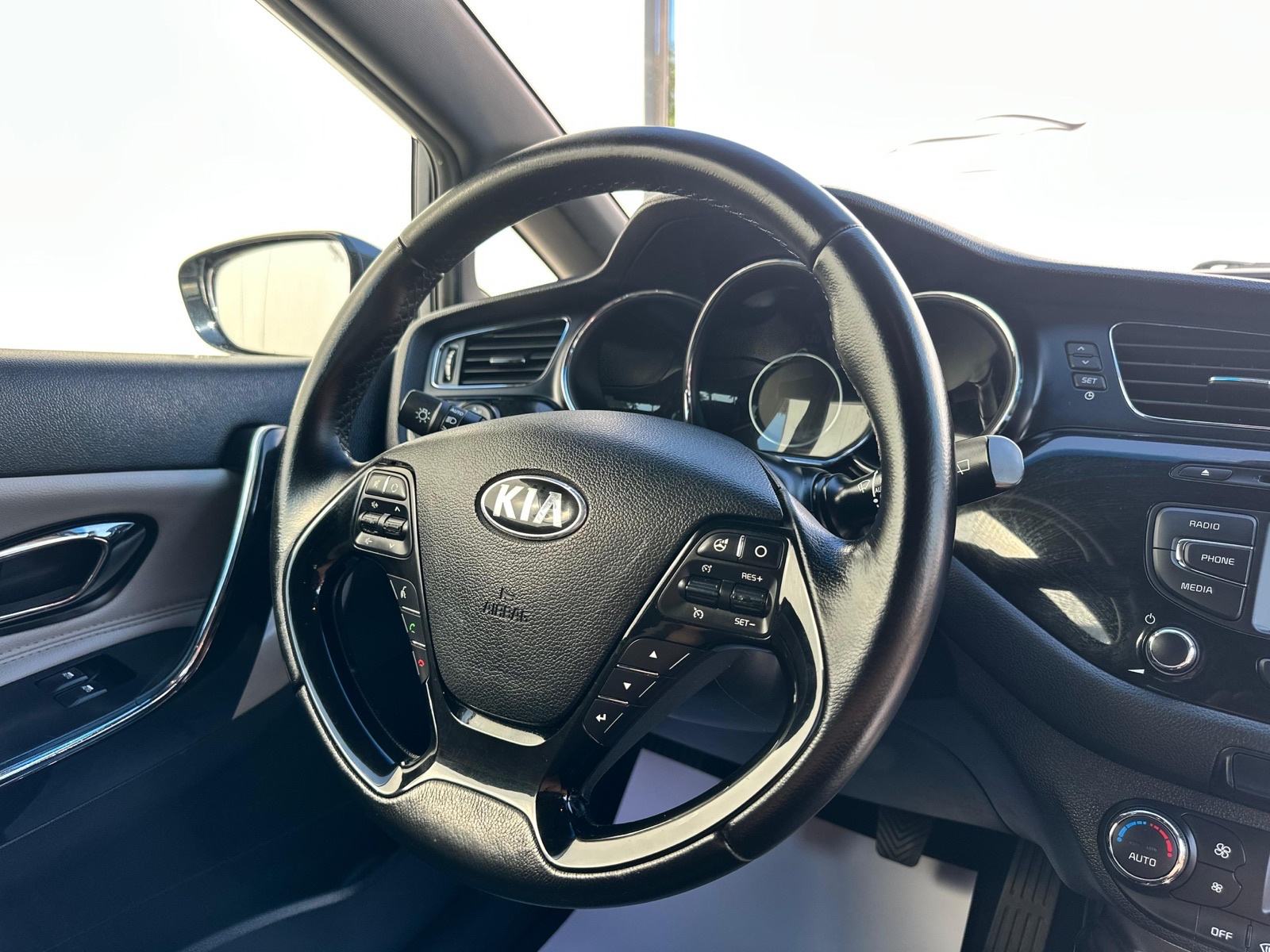 Kia Proceed 1,6 crdi PREMIUM 130ks *navigacija *full oprema *6 brzina, fotografija 9