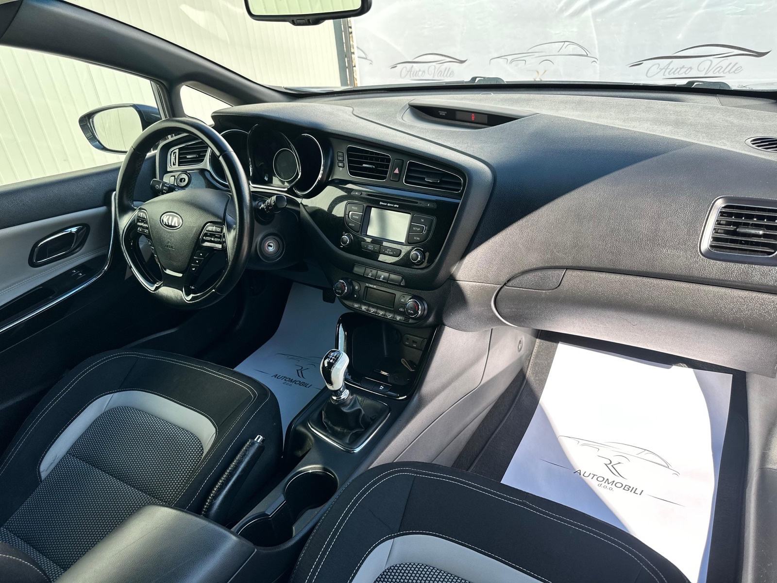 Kia Proceed 1,6 crdi PREMIUM 130ks *navigacija *full oprema *6 brzina, fotografija 8