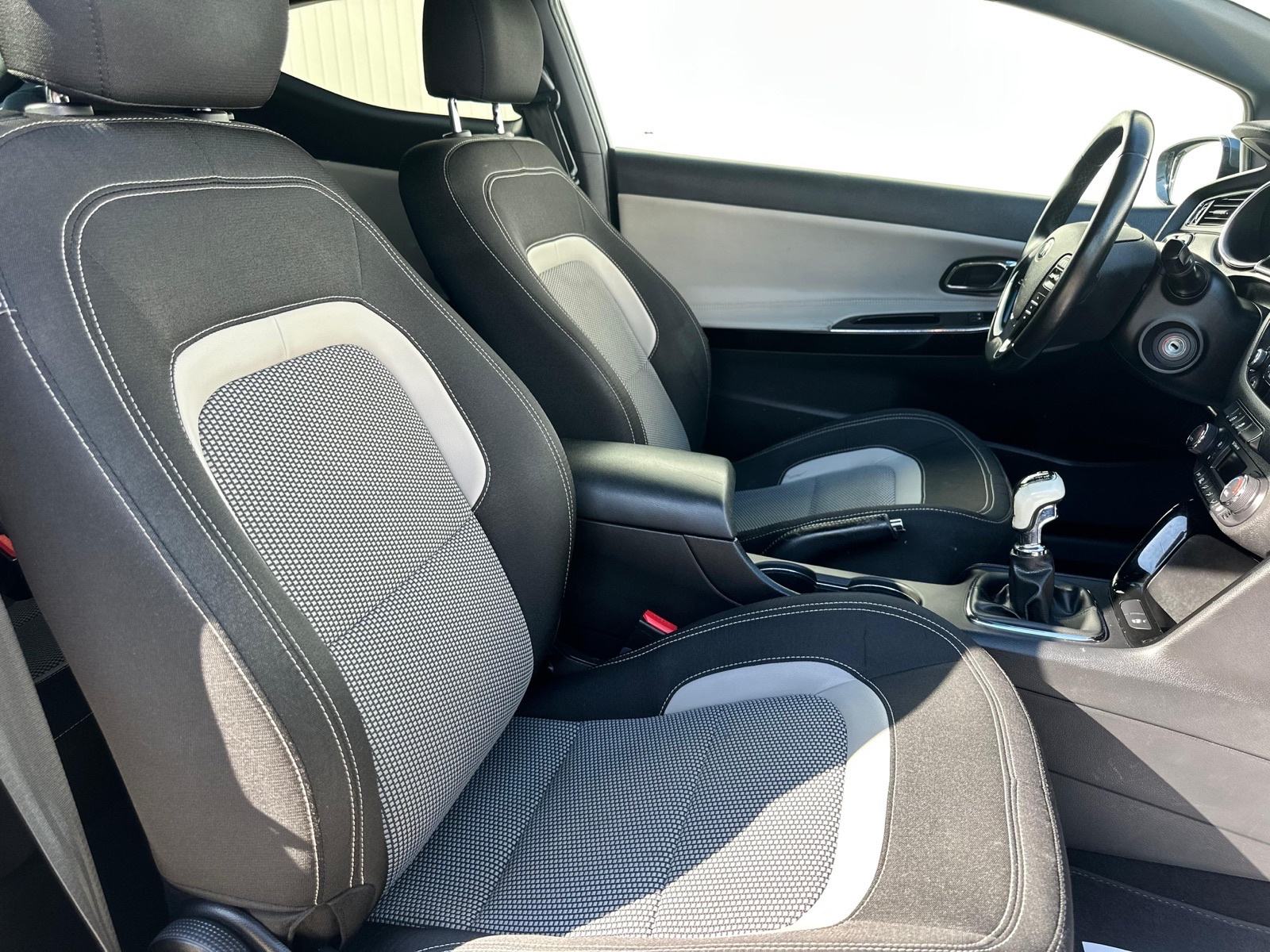Kia Proceed 1,6 crdi PREMIUM 130ks *navigacija *full oprema *6 brzina, fotografija 11