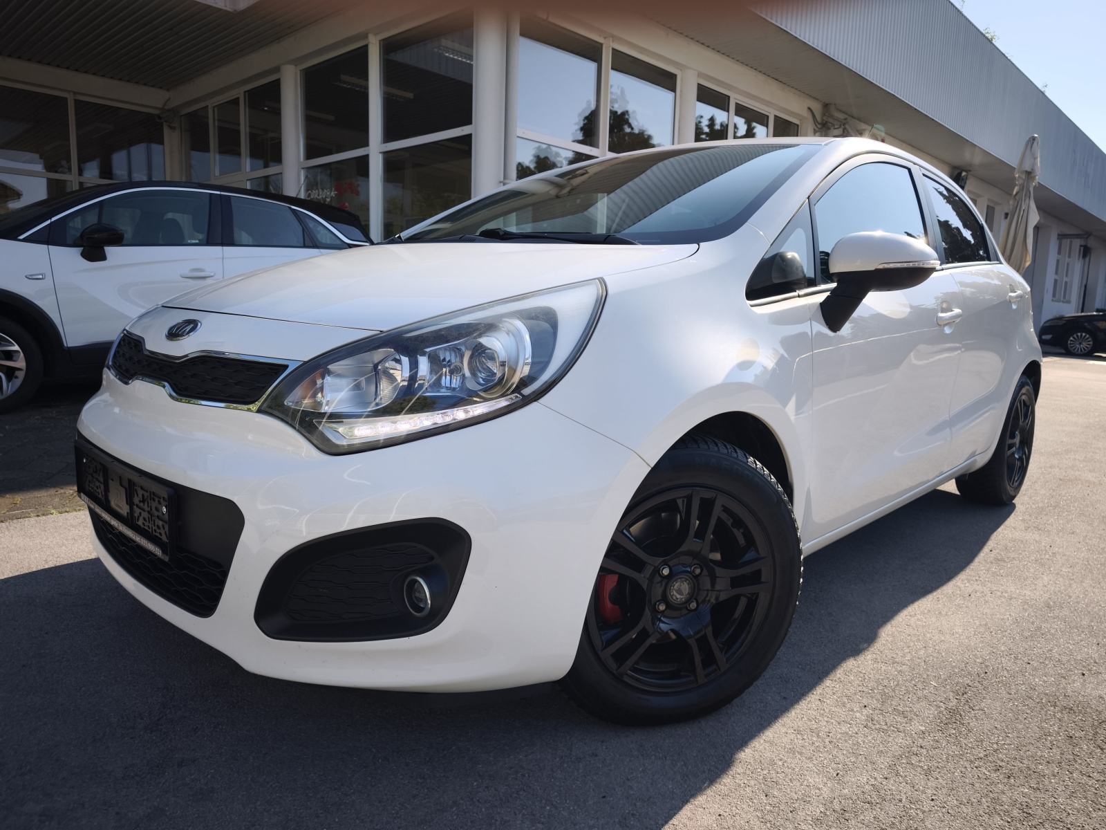 Kia Rio 1,1 CRDi 6 BRZINA PARK SENZORI TEMPOMAT BLUETOOTH LED, fotografija 6