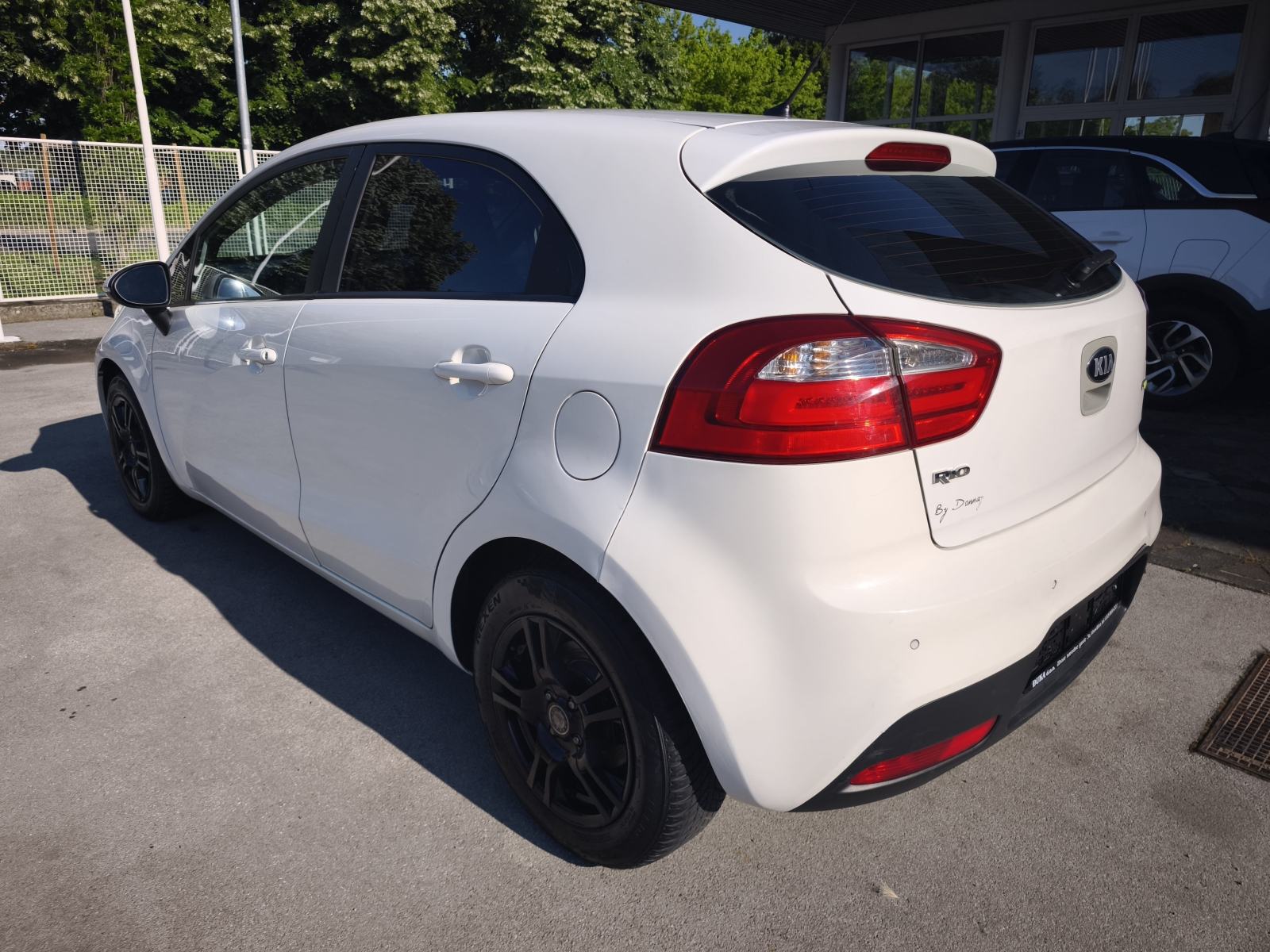 Kia Rio 1,1 CRDi 6 BRZINA PARK SENZORI TEMPOMAT BLUETOOTH LED, fotografija 9