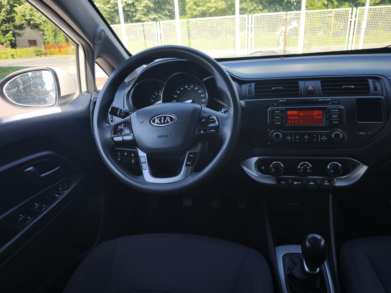 Kia Rio 1,1 CRDi 6 BRZINA PARK SENZORI TEMPOMAT BLUETOOTH LED, fotografija 16