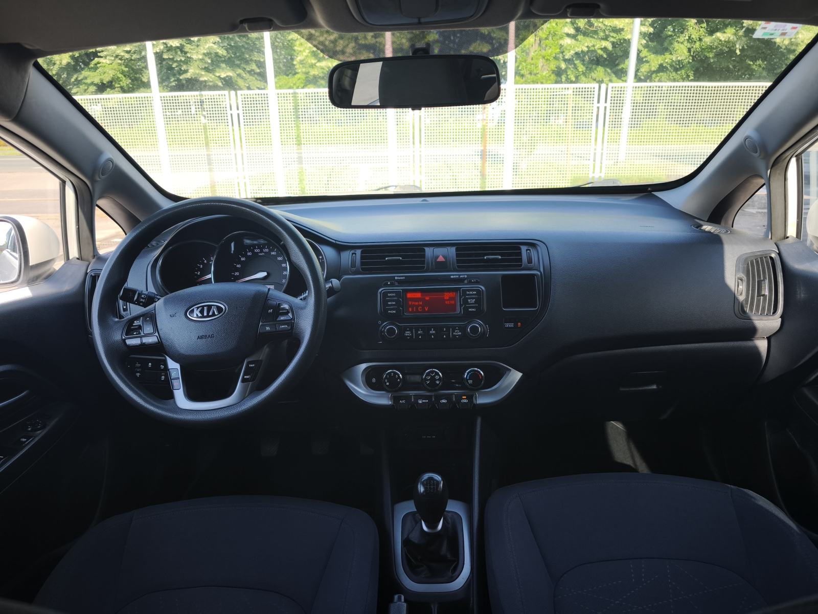 Kia Rio 1,1 CRDi 6 BRZINA PARK SENZORI TEMPOMAT BLUETOOTH LED, fotografija 14
