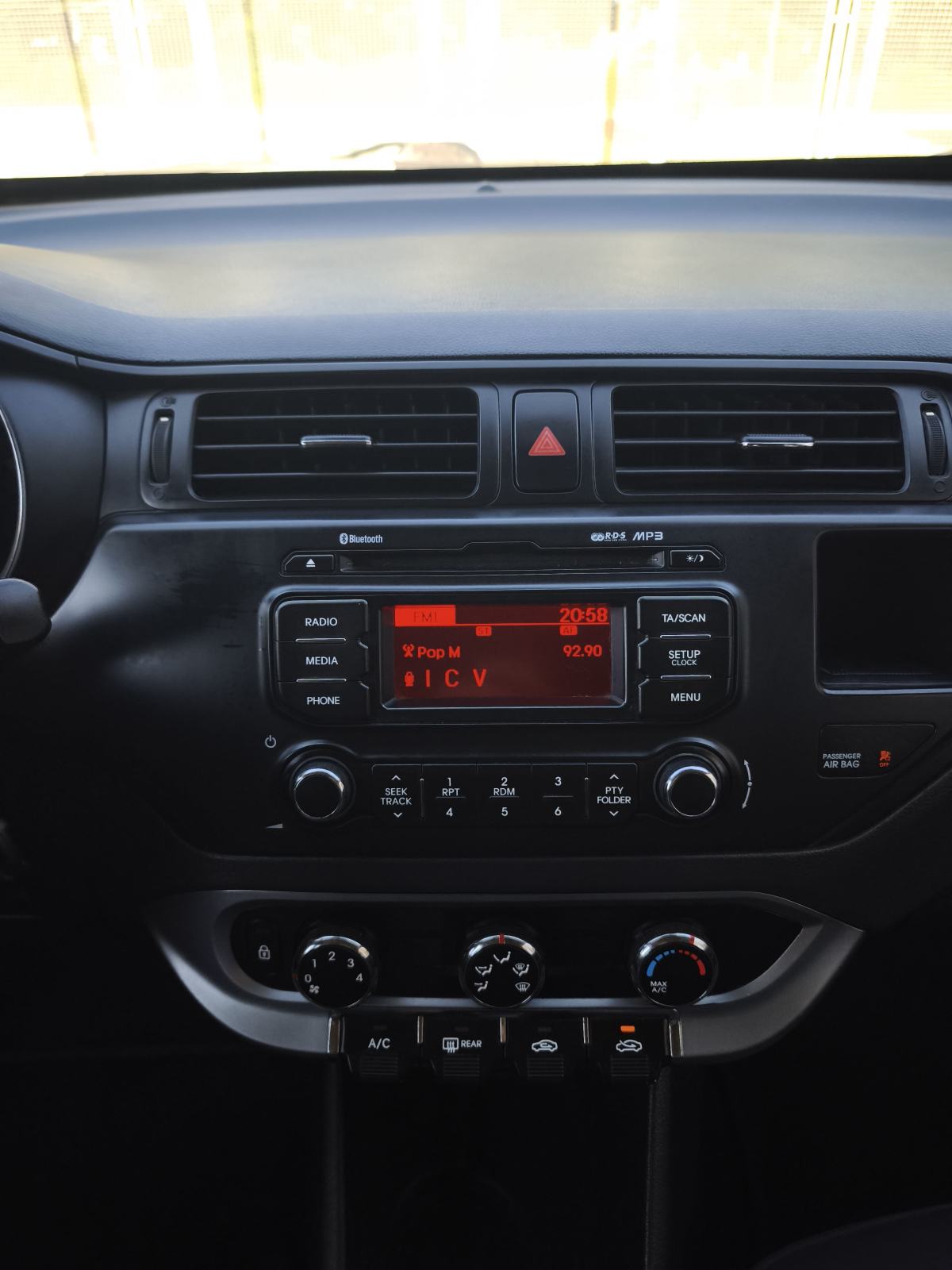 Kia Rio 1,1 CRDi 6 BRZINA PARK SENZORI TEMPOMAT BLUETOOTH LED, fotografija 19
