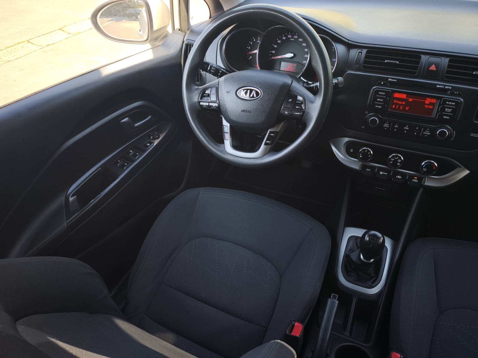 Kia Rio 1,1 CRDi 6 BRZINA PARK SENZORI TEMPOMAT BLUETOOTH LED, fotografija 17