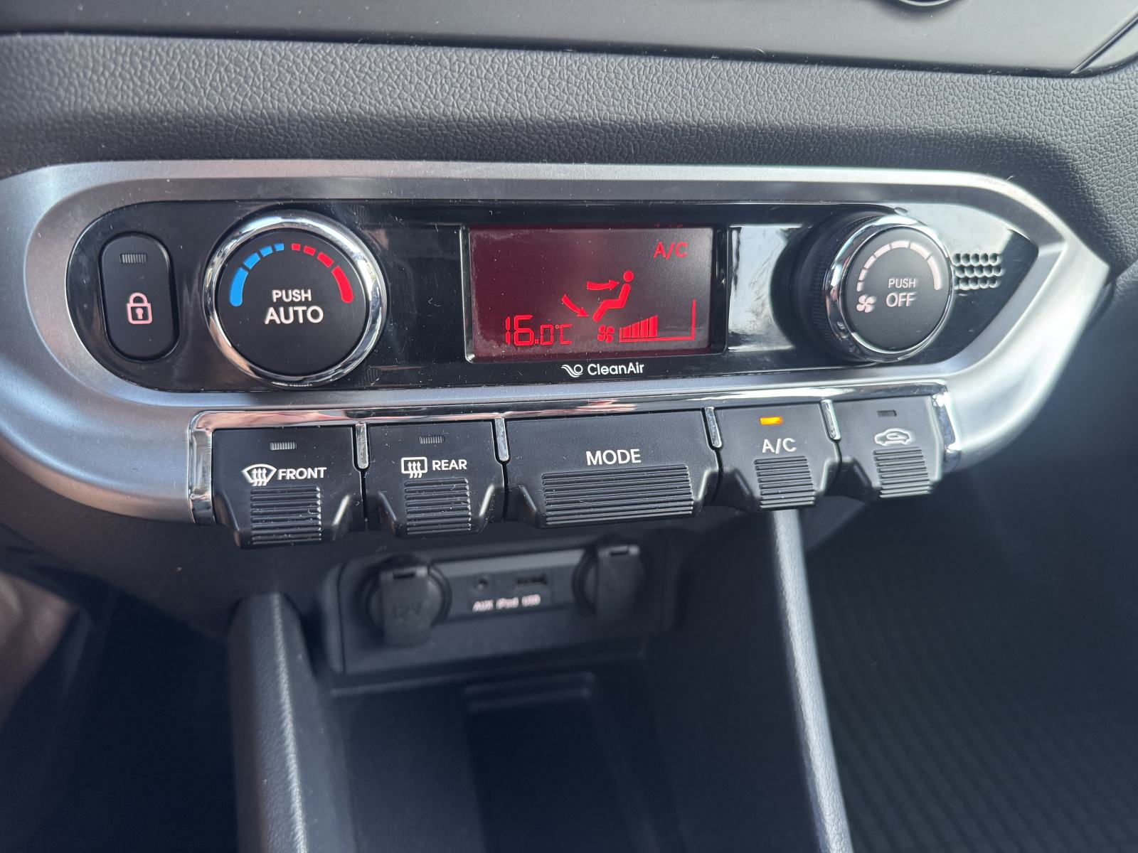 Kia Rio 1,2 Benzinac = 146 000 km = Kupljen nov u HR, fotografija 15
