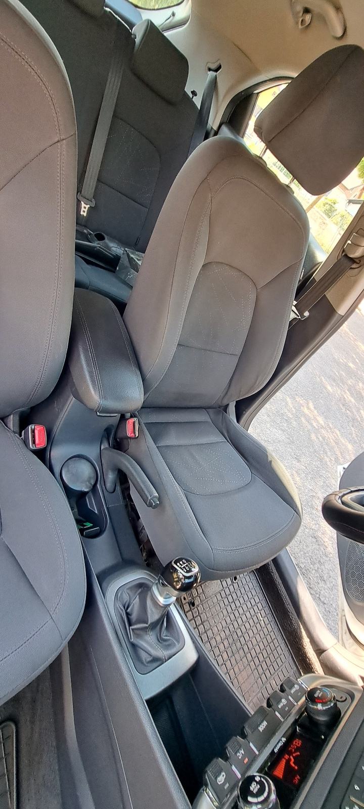 Kia Rio 1,4 CRDi EX, fotografija 9