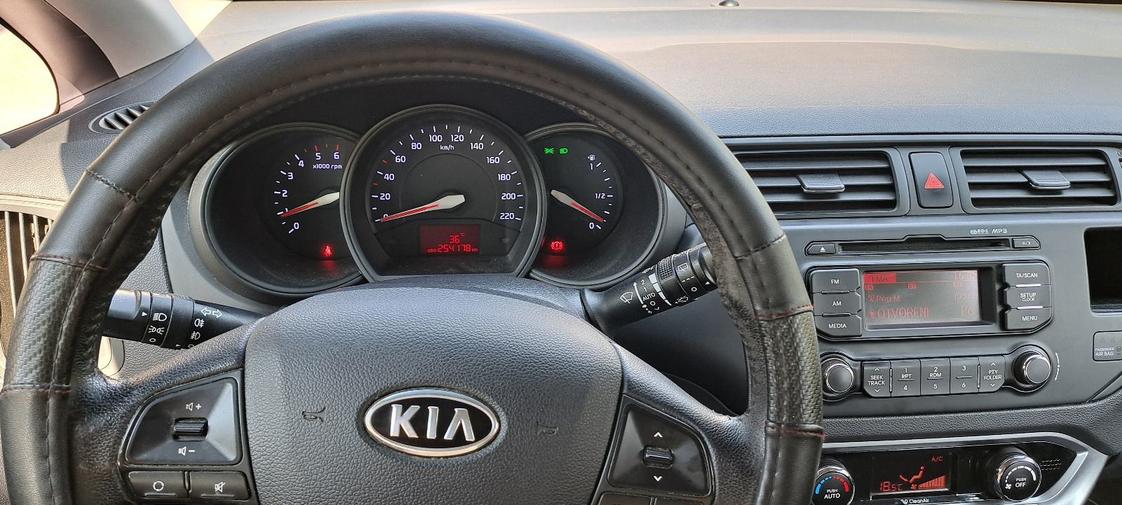 Kia Rio 1,4 CRDi EX, fotografija 13