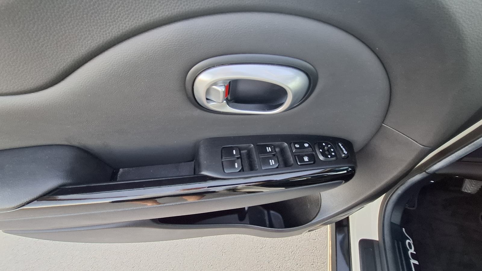 Kia Soul 1,6 CRDi PANORAMA**KAMERA**NAVIGACIJA, fotografija 20