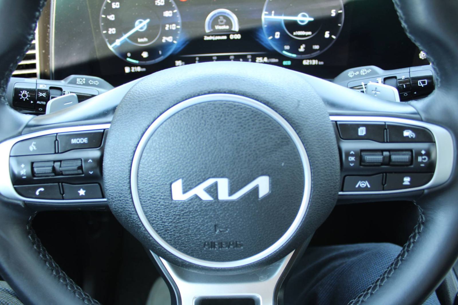 Kia Sportage 1.6 CRDi AUTOMATIK *LED, NAVIGACIJA, KAMERA*, fotografija 16