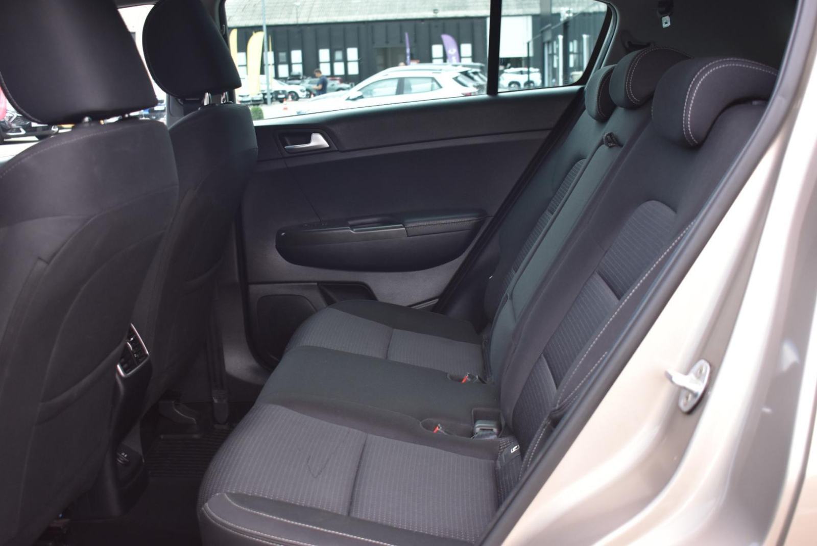 KIA Sportage 1.6 CRDI FRESH, NAVIGACIJA, STRAŽNJA KAMERA, BT, fotografija 16