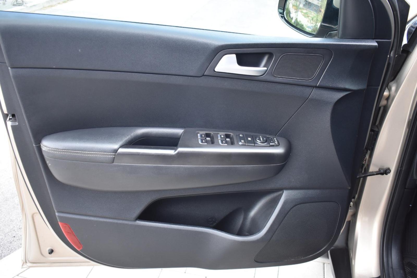 KIA Sportage 1.6 CRDI FRESH, NAVIGACIJA, STRAŽNJA KAMERA, BT, fotografija 19