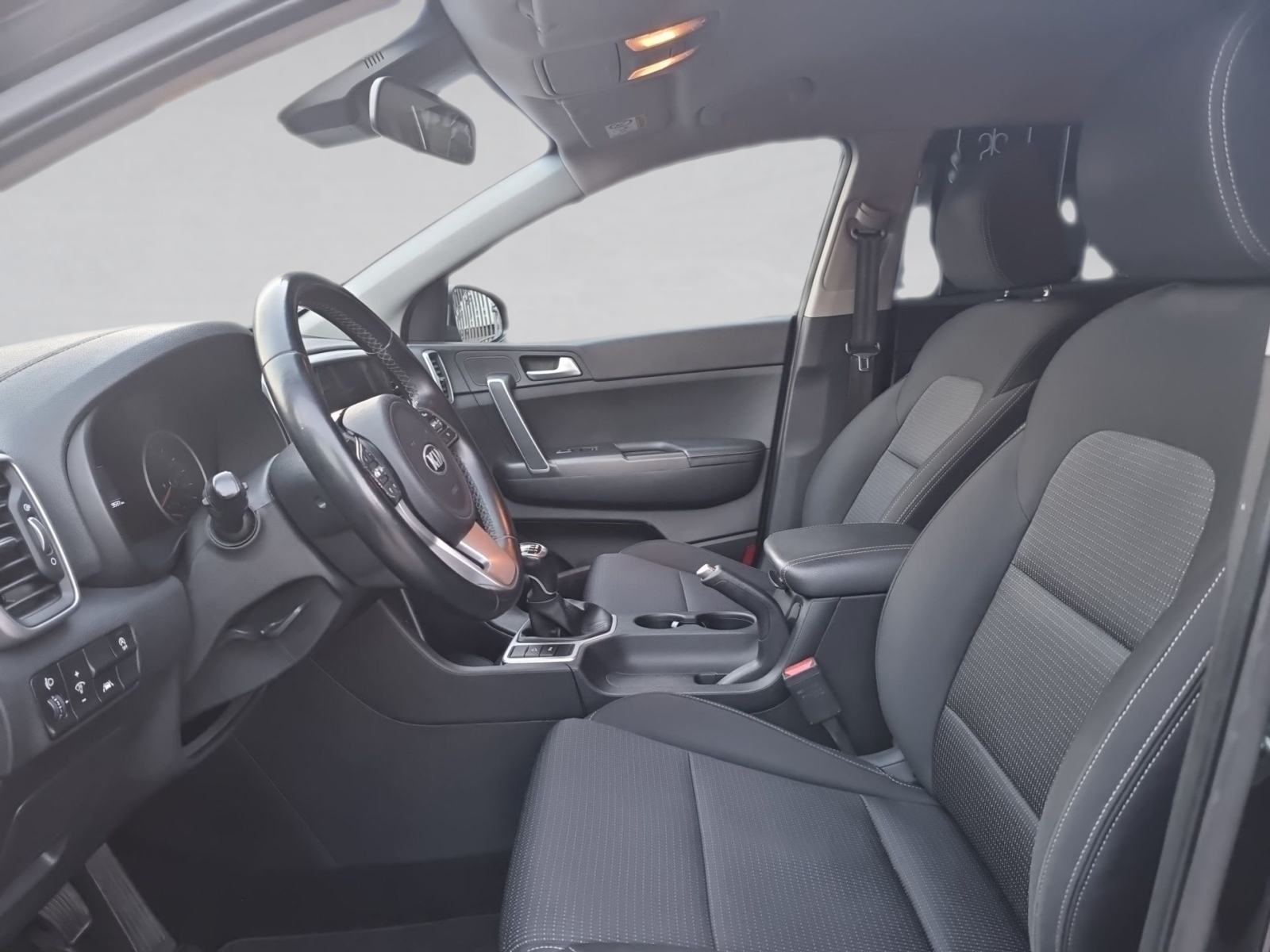 KIA SPORTAGE 1,6 CRDi BLACK DESIGN,REG. DO 5/2027, KAMERA,JAMSTVO, fotografija 19