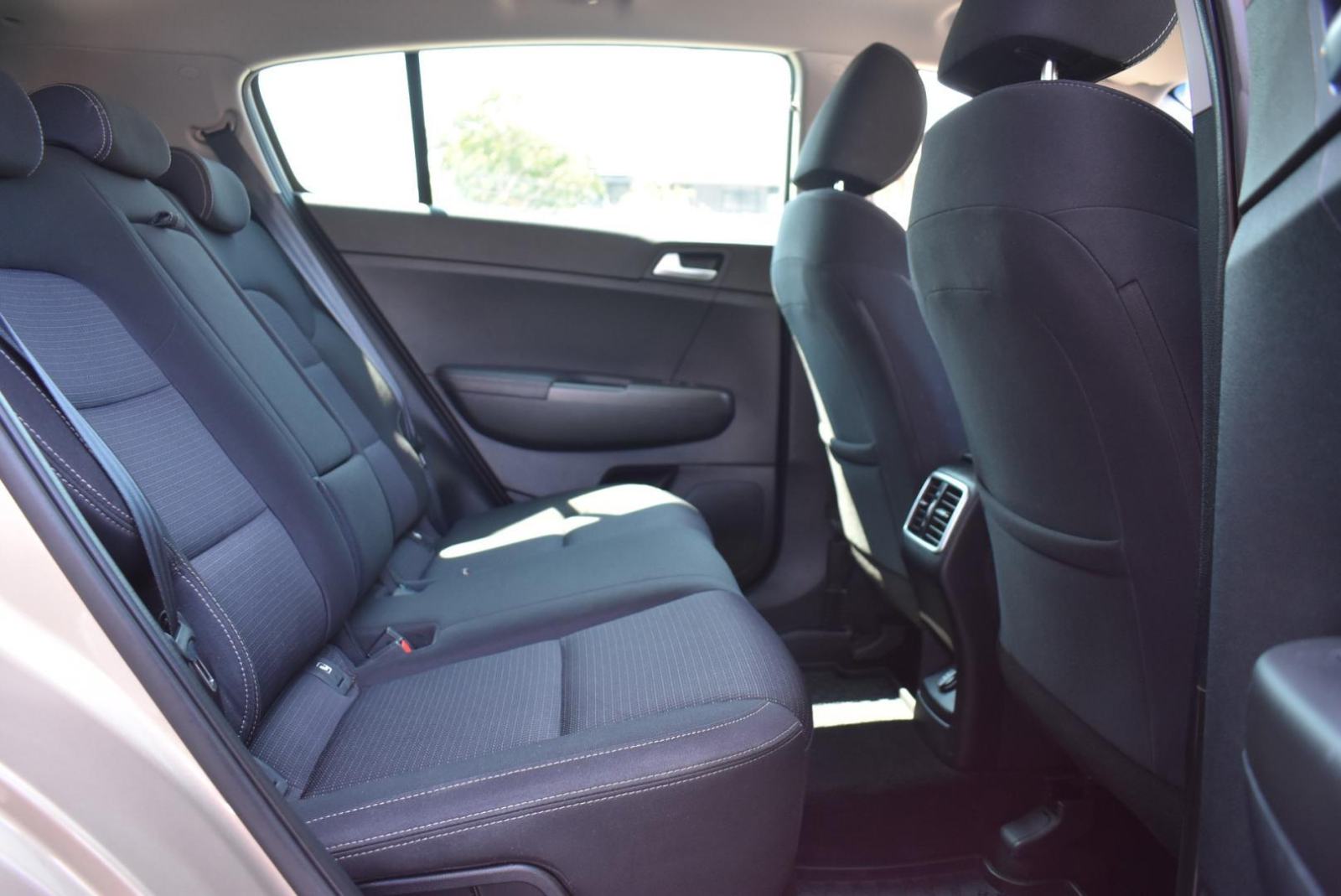 KIA Sportage 1.6 CRDI FRESH, BT, PROGRAM VOŽNJE, MULTIFUNKCIJSKI UPRAV, fotografija 17