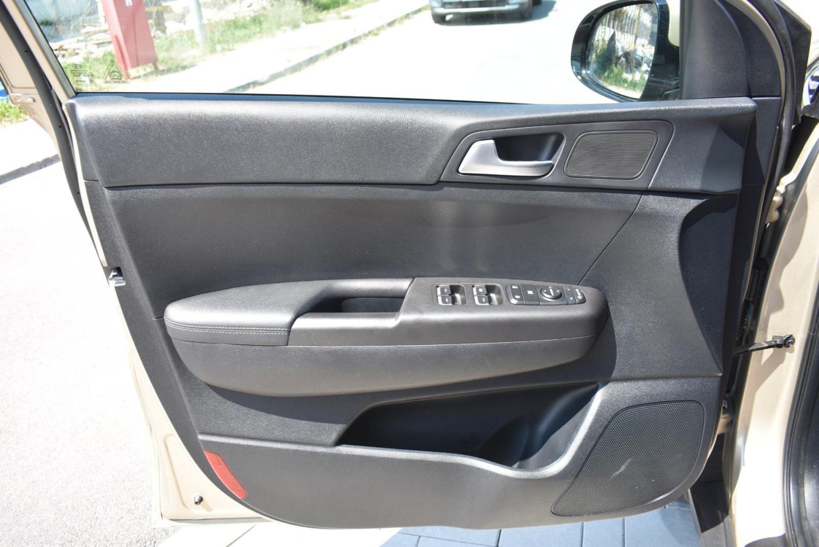 KIA Sportage 1.6 CRDI FRESH, BT, PROGRAM VOŽNJE, MULTIFUNKCIJSKI UPRAV, fotografija 18