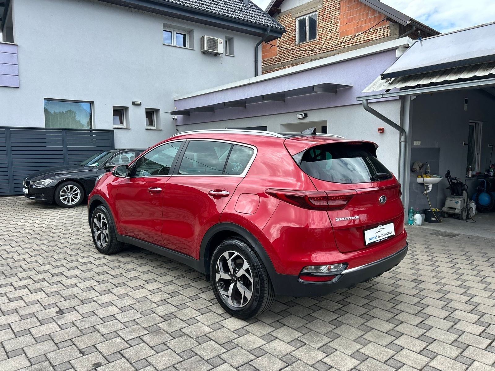 Kia Sportage 1,6 *garancija na km**panorama, led, kamera..**, fotografija 3
