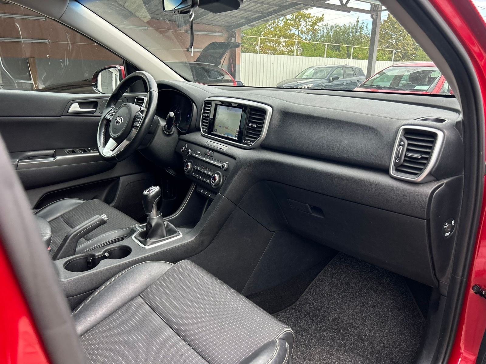 Kia Sportage 1,6 *garancija na km**panorama, led, kamera..**, fotografija 10