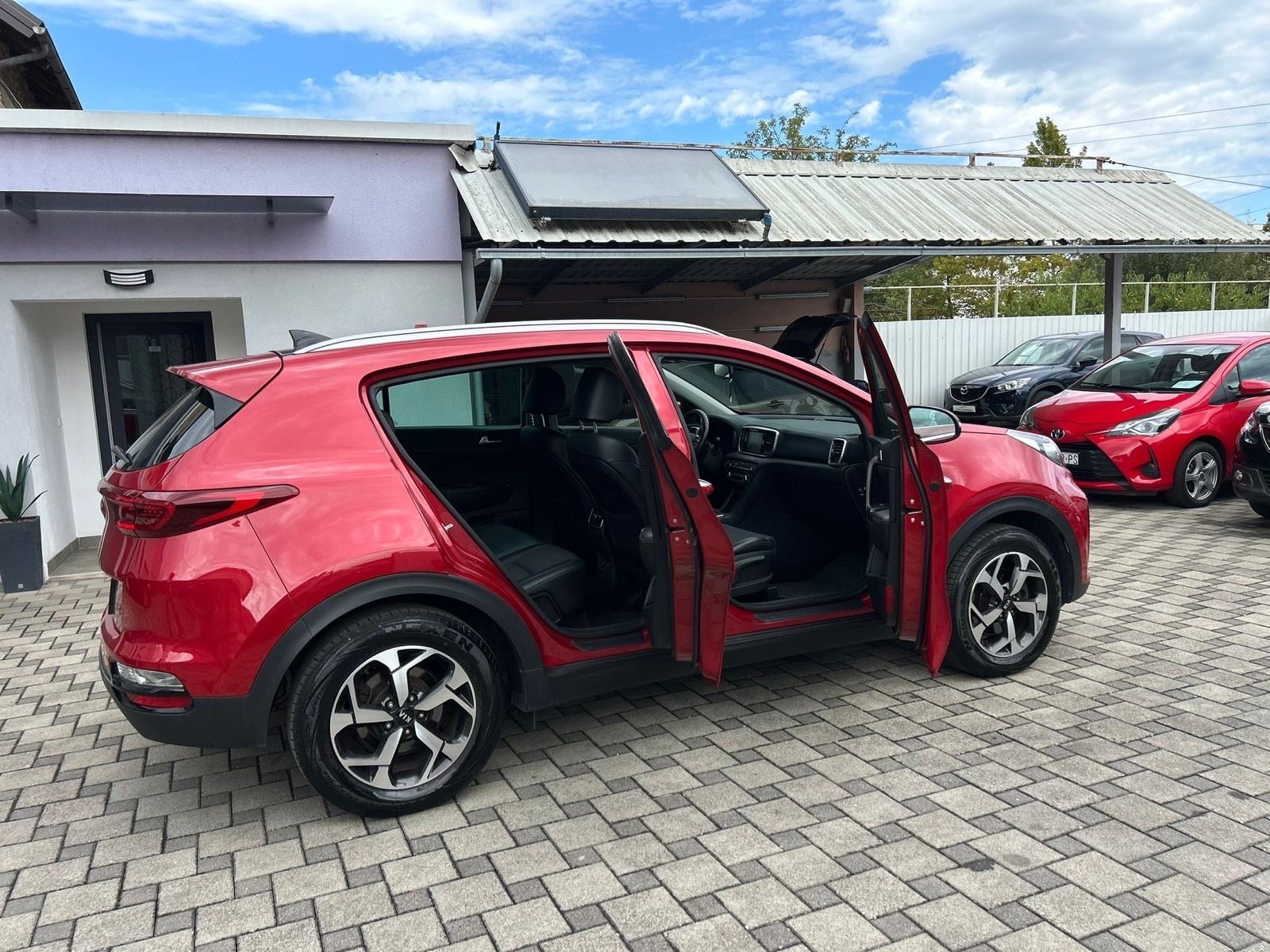 Kia Sportage 1,6 *garancija na km**panorama, led, kamera..**, fotografija 9
