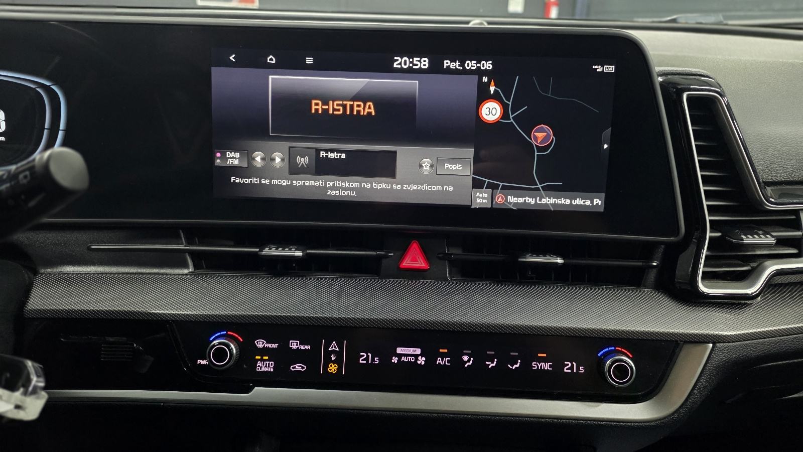 KIA SPORTAGE 1.6 CRDi/DIESEL/AKCIJA/DUAL SCREEN/POLUKOŽA/PDV/JAMSTVO, fotografija 17