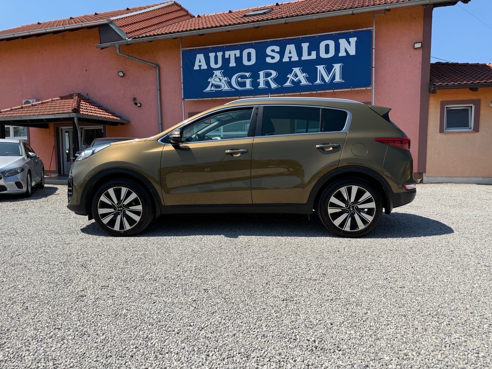 Kia Sportage 1,7 CRDi*PRVI VLASNIK*NAVI*R.KAMERA*START STOP*XENON*SERV, pogled izvana - slika 2