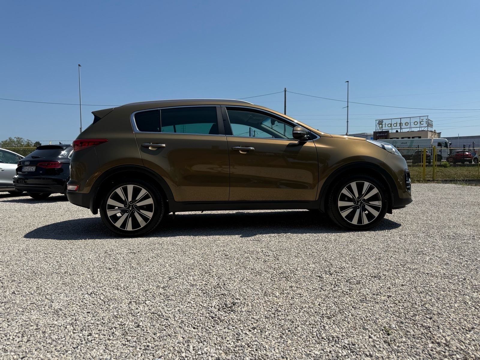 Kia Sportage 1,7 CRDi*PRVI VLASNIK*NAVI*R.KAMERA*START STOP*XENON*SERV, pogled izvana - slika 4