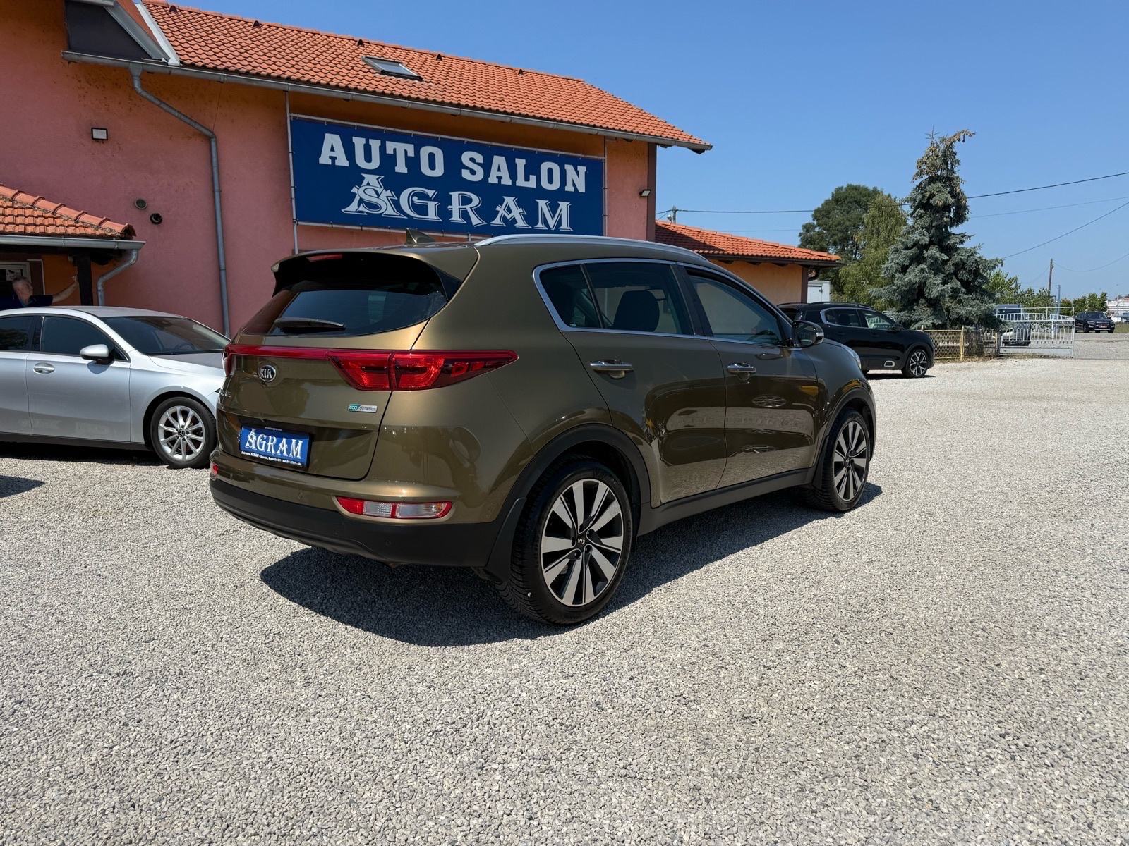 Kia Sportage 1,7 CRDi*PRVI VLASNIK*NAVI*R.KAMERA*START STOP*XENON*SERV, fotografija 8