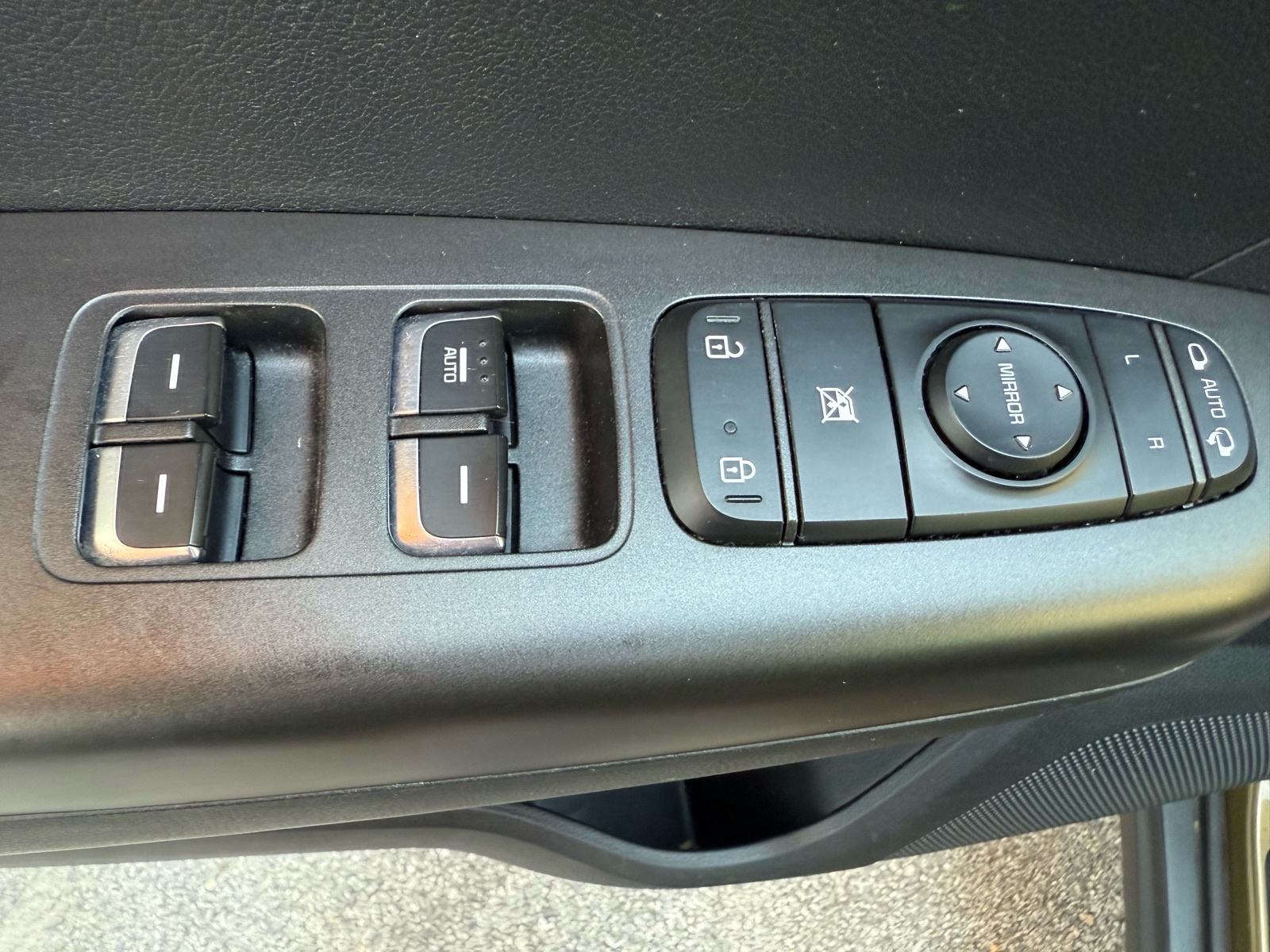 Kia Sportage 1,7 CRDi*PRVI VLASNIK*NAVI*R.KAMERA*START STOP*XENON*SERV, fotografija 15