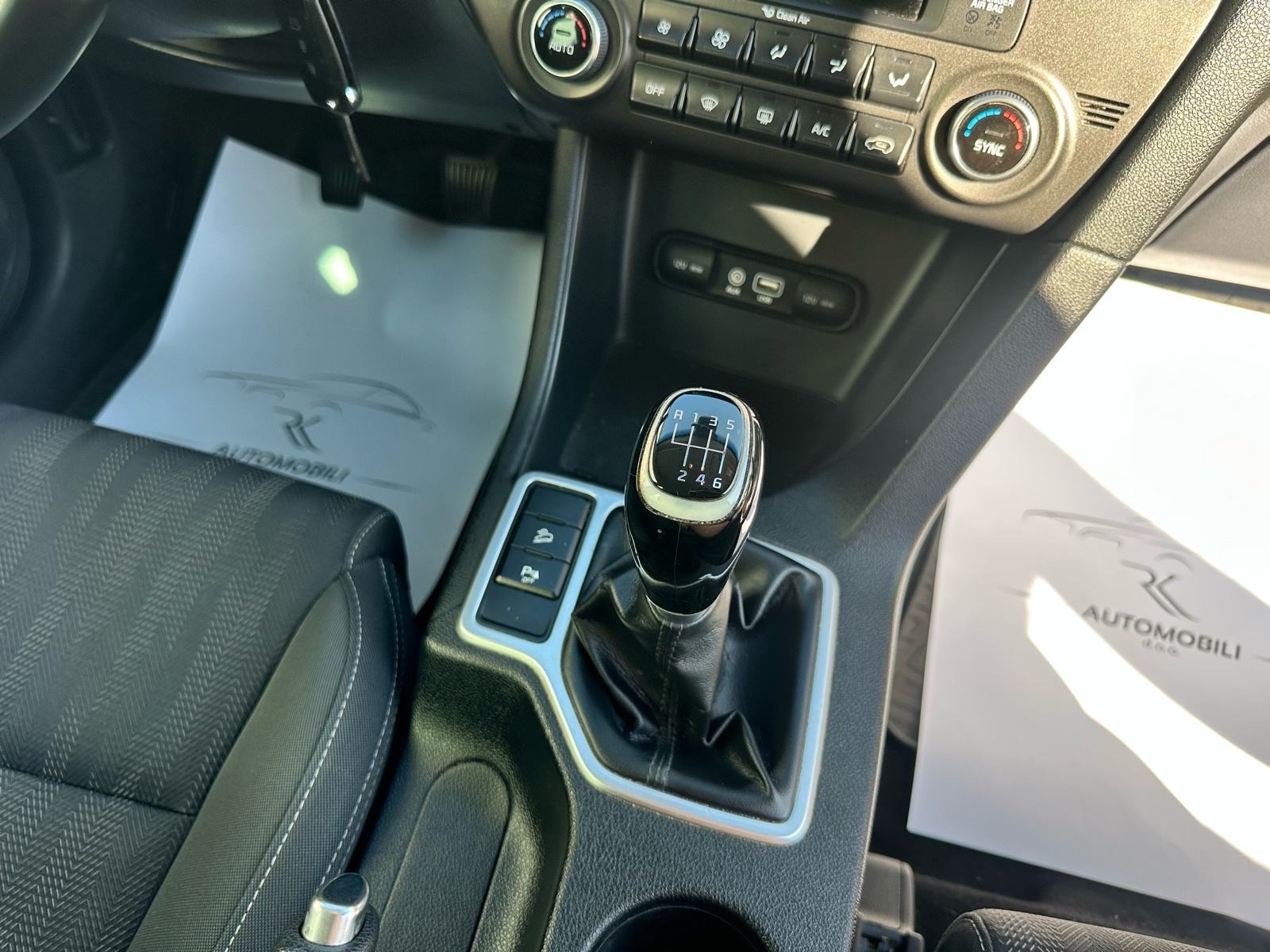 Kia Sportage 1,7 CRDi Style *kuka, fotografija 14