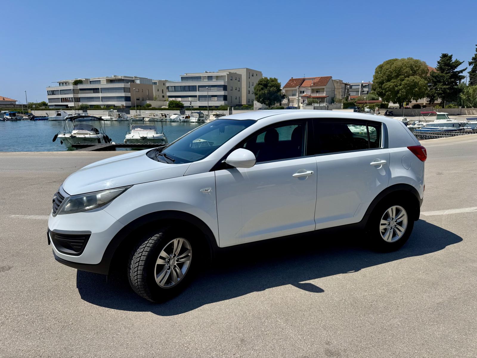 Kia Sportage 2WD 1,6 / Garažiran, očuvan, redovno servisiran, fotografija 1