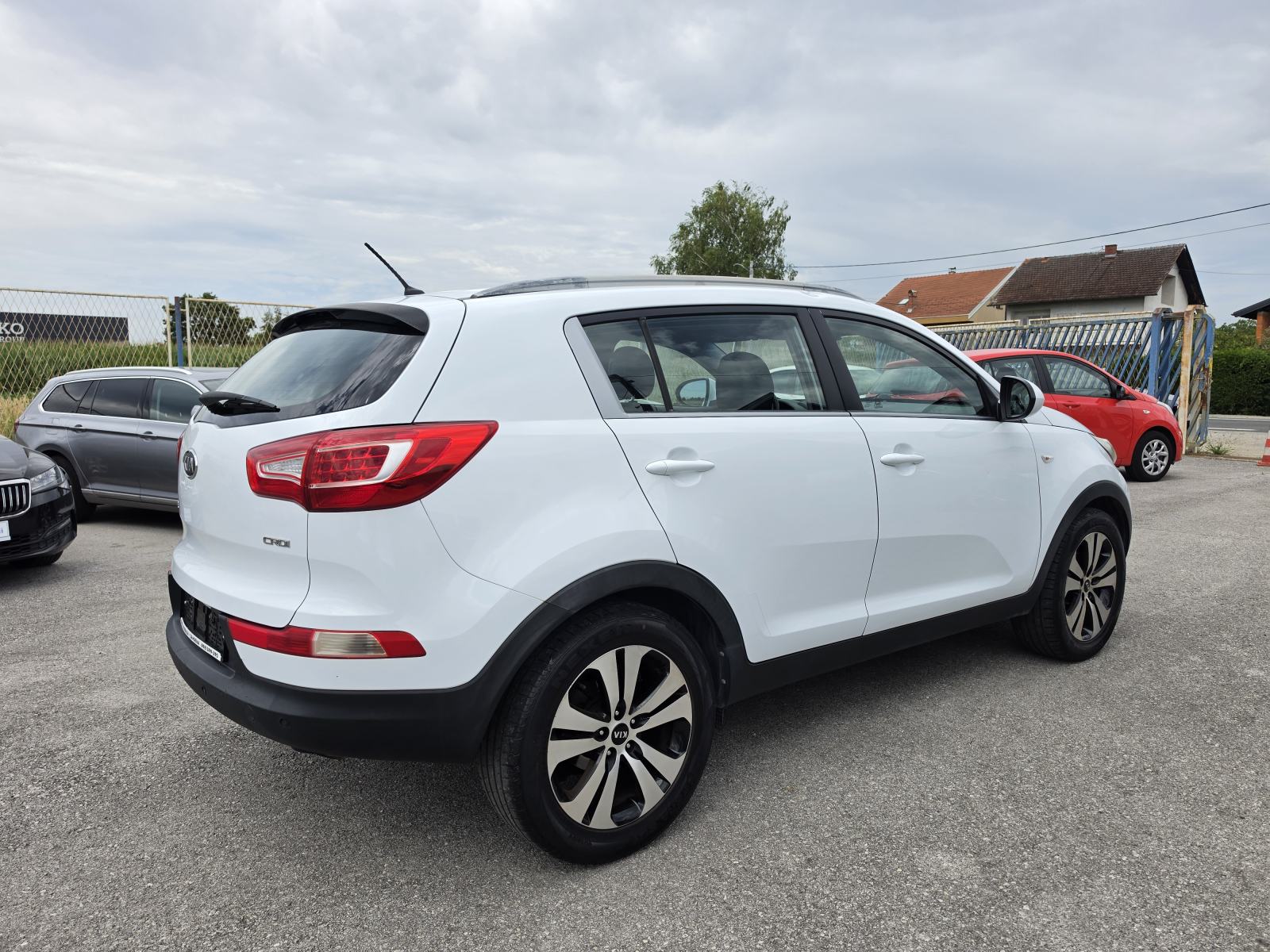 Kia Sportage 2WD 1,7 CRDi*SERVISNA *KARTICE 36 RATA *, fotografija 6