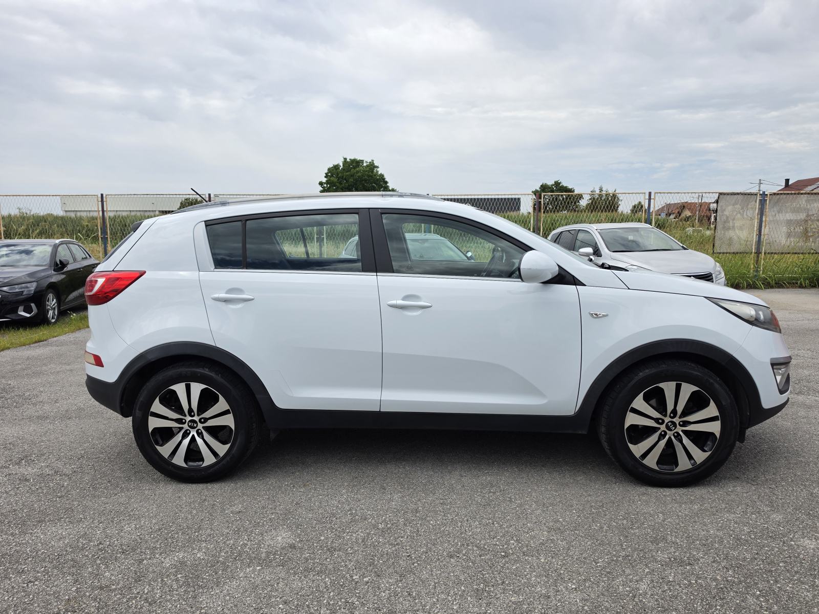 Kia Sportage 2WD 1,7 CRDi*SERVISNA *KARTICE 36 RATA *, fotografija 5