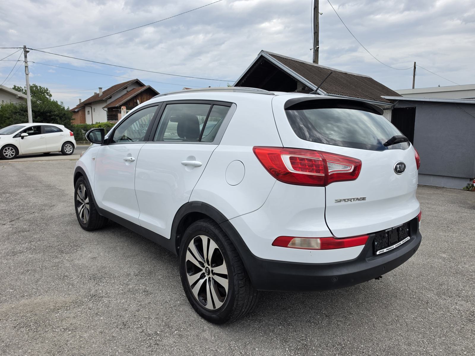 Kia Sportage 2WD 1,7 CRDi*SERVISNA *KARTICE 36 RATA *, fotografija 8