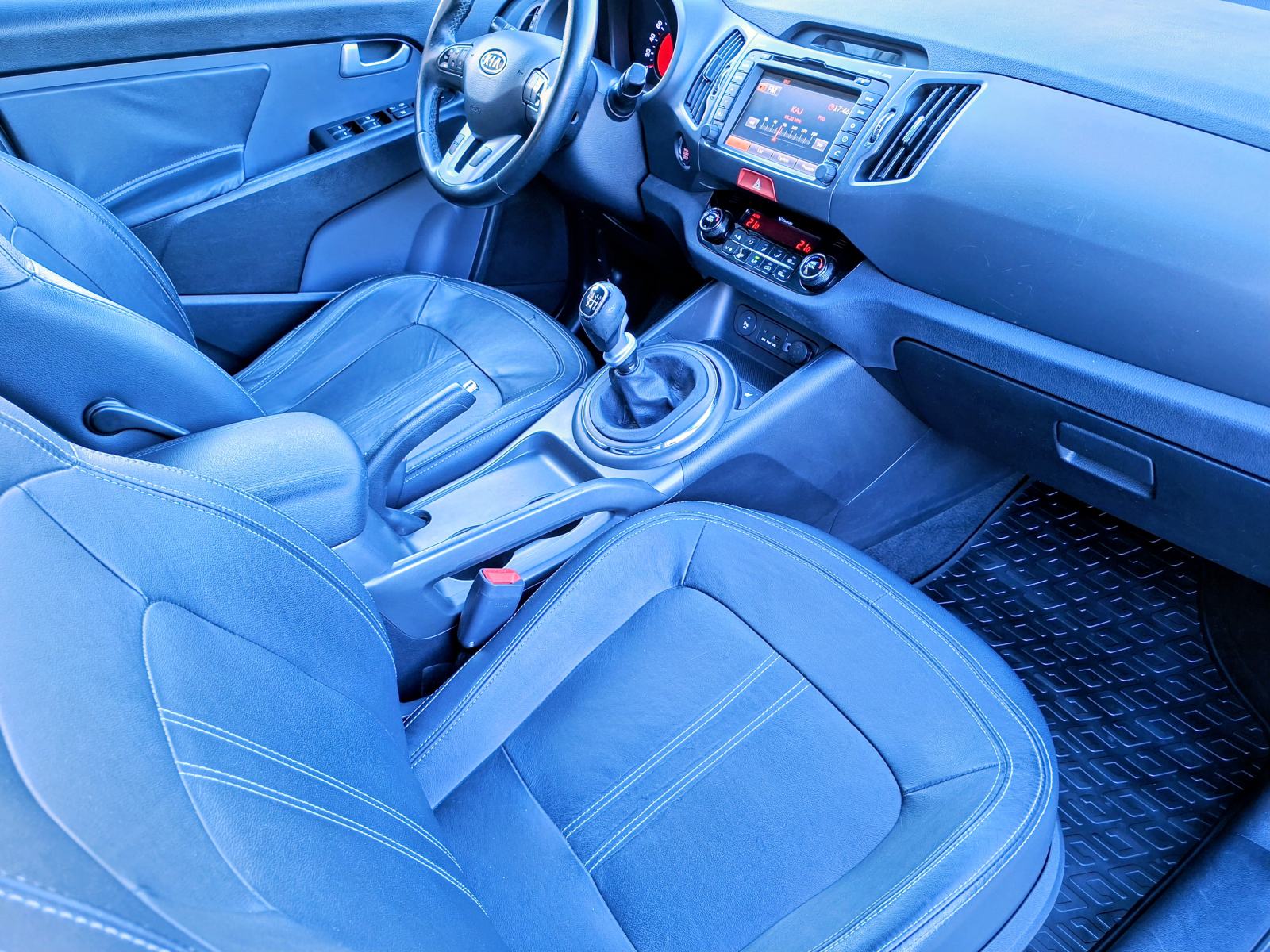 Kia Sportage 2WD 1,7 CRDi **KLIMA** KOŽA **KREDIT-KARTICE** ODLIČAN, fotografija 16