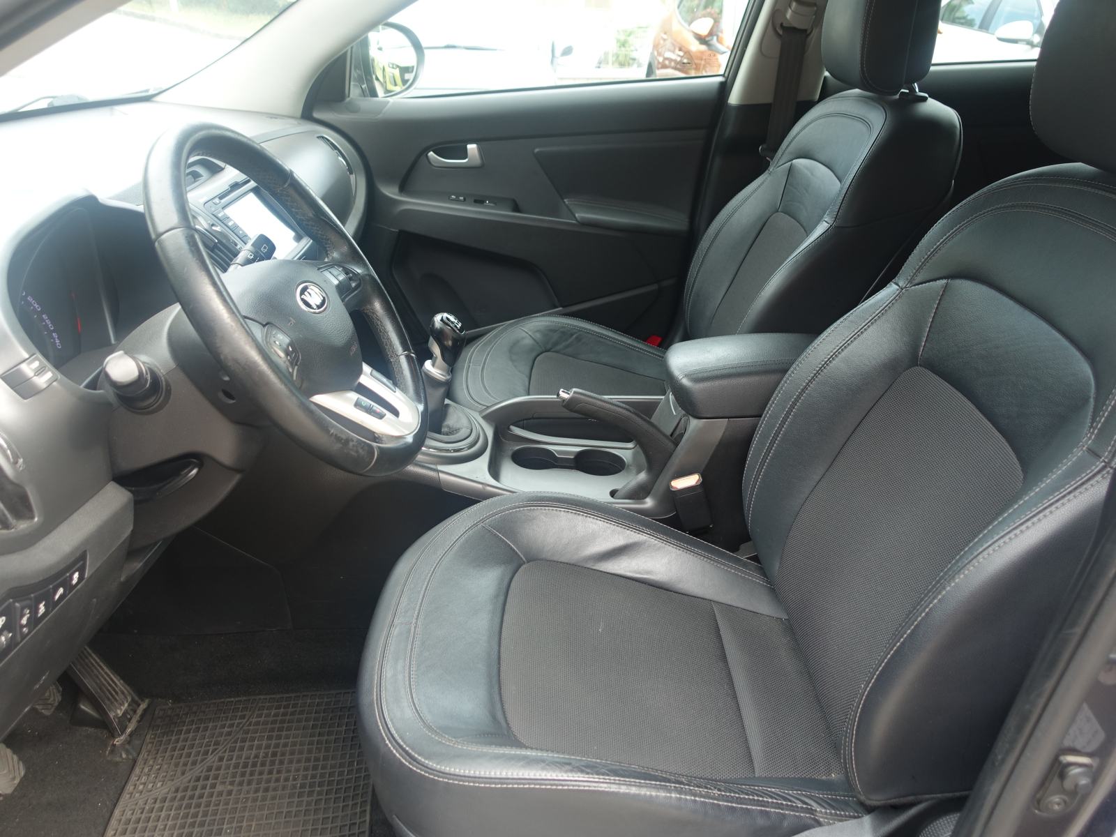 Kia Sportage AWD 2,0 CRDi 180 / JAMSTVO + REGISTRACIJA, fotografija 9