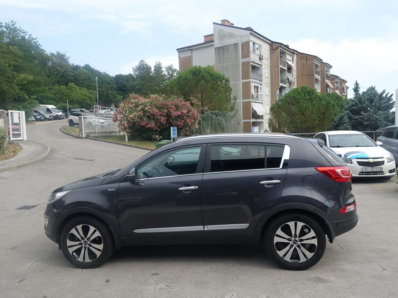Kia Sportage AWD 2,0 CRDi 180 / JAMSTVO + REGISTRACIJA, fotografija 6