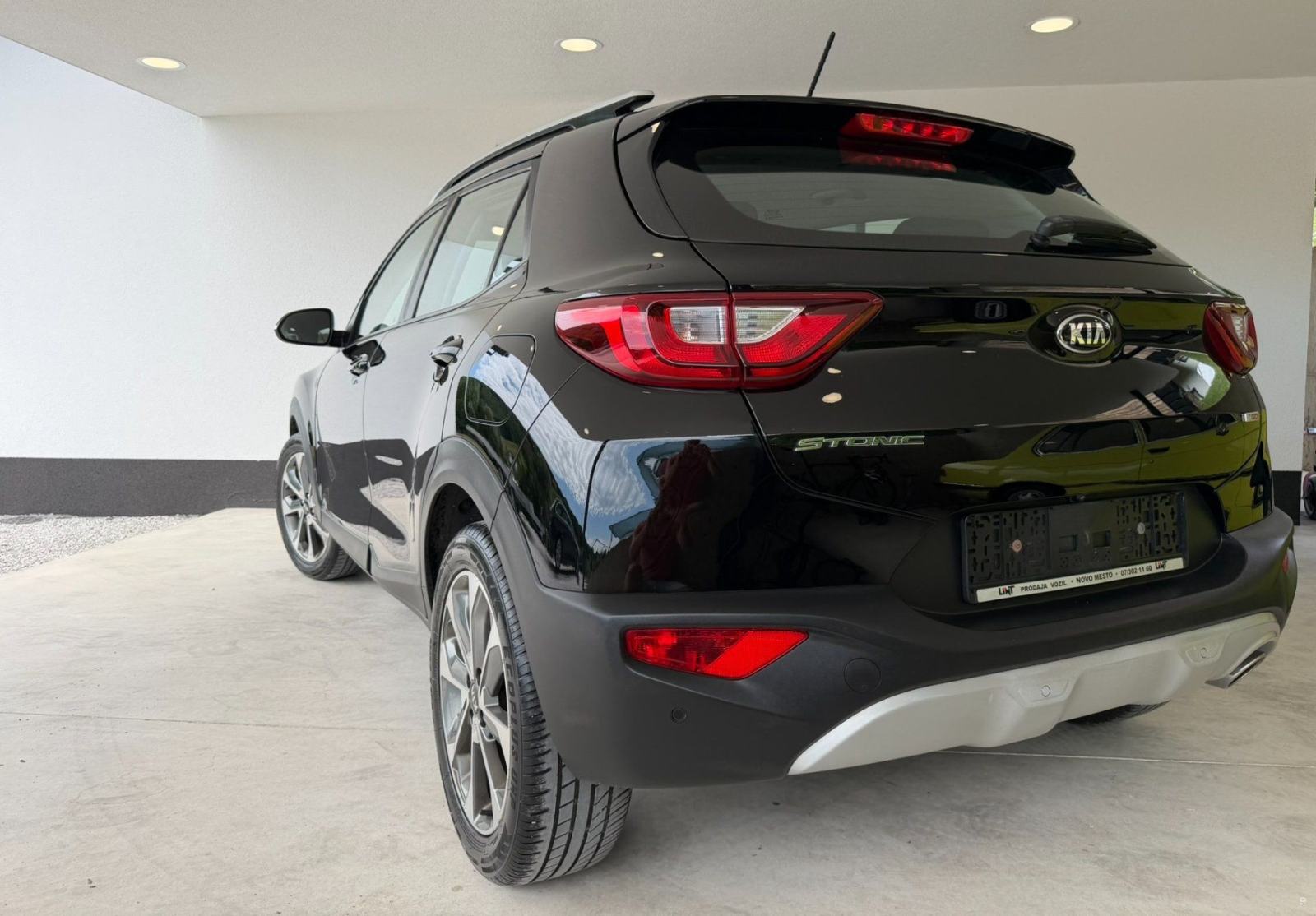 Kia Stonic 1,0 1.vlasnik, servisna knjiga+ računi, fotografija 7