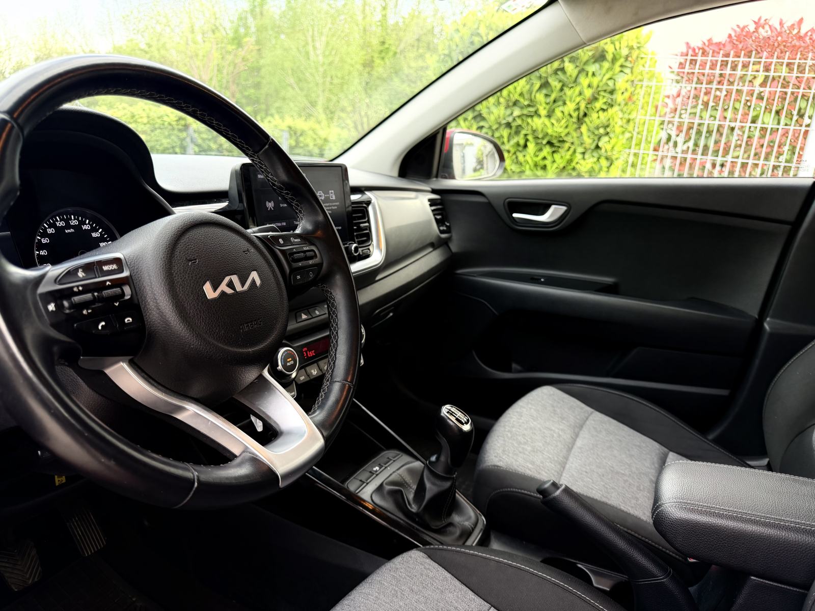 Kia Stonic 1.0 T-GDi,100ks, 2022g, JAMSTVO 12mj, HR AUTO,NAVIGACIJA., fotografija 14