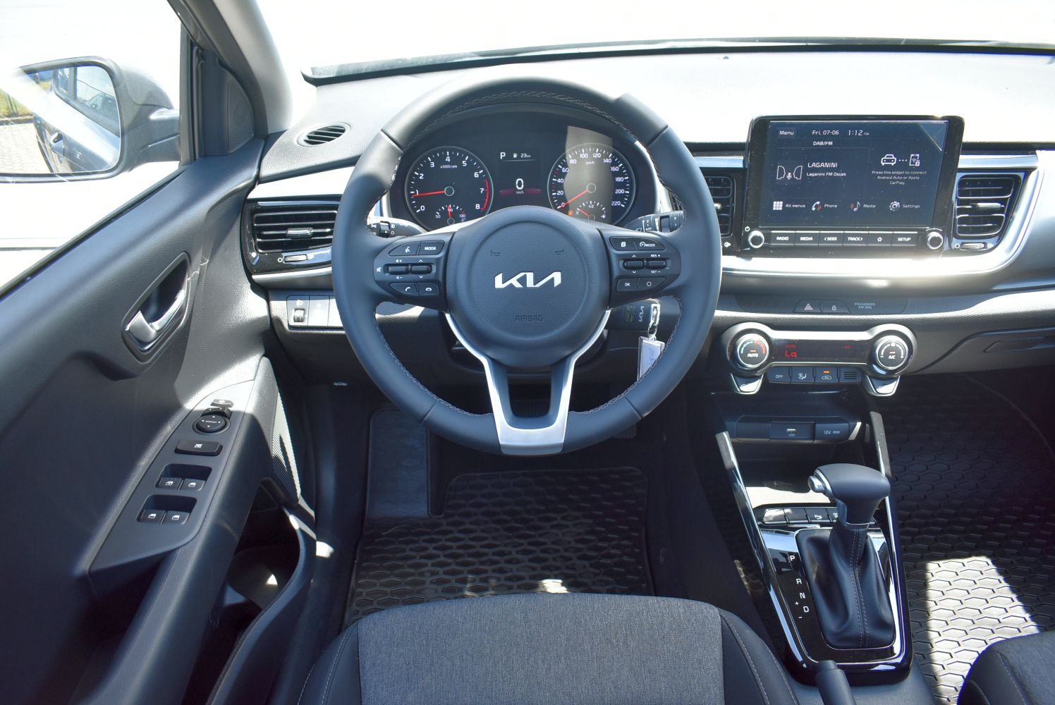 Kia Stonic 1.0 T-GDi LX Urban 7DCT *HR* TVORNIČKO, REG DO 06/2027, fotografija 4