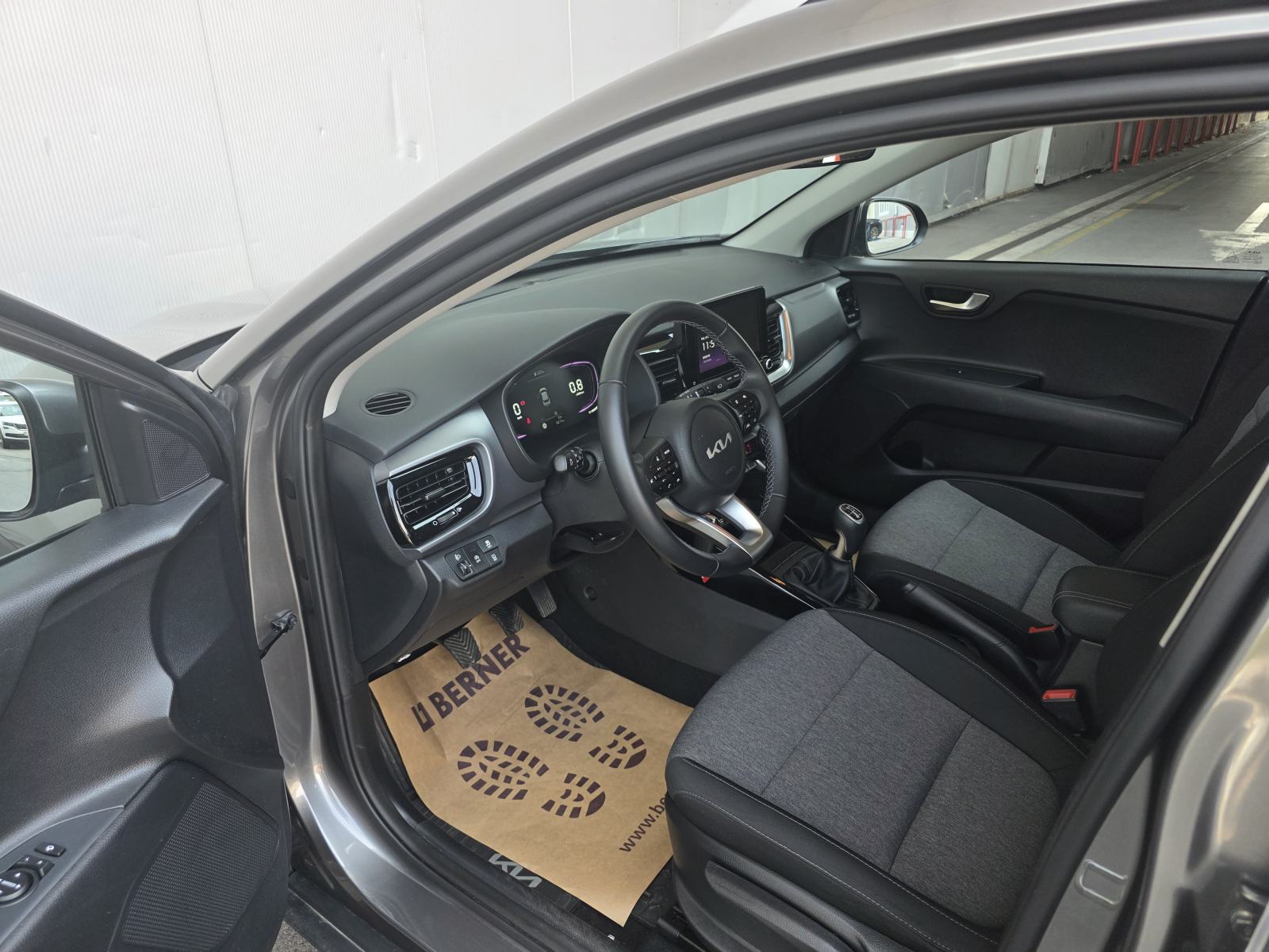 Kia Stonic 1.0 T-GDi**PRVI VLASNIK**KAMERA**NAVIGACIJA**9 000 KM**, fotografija 11