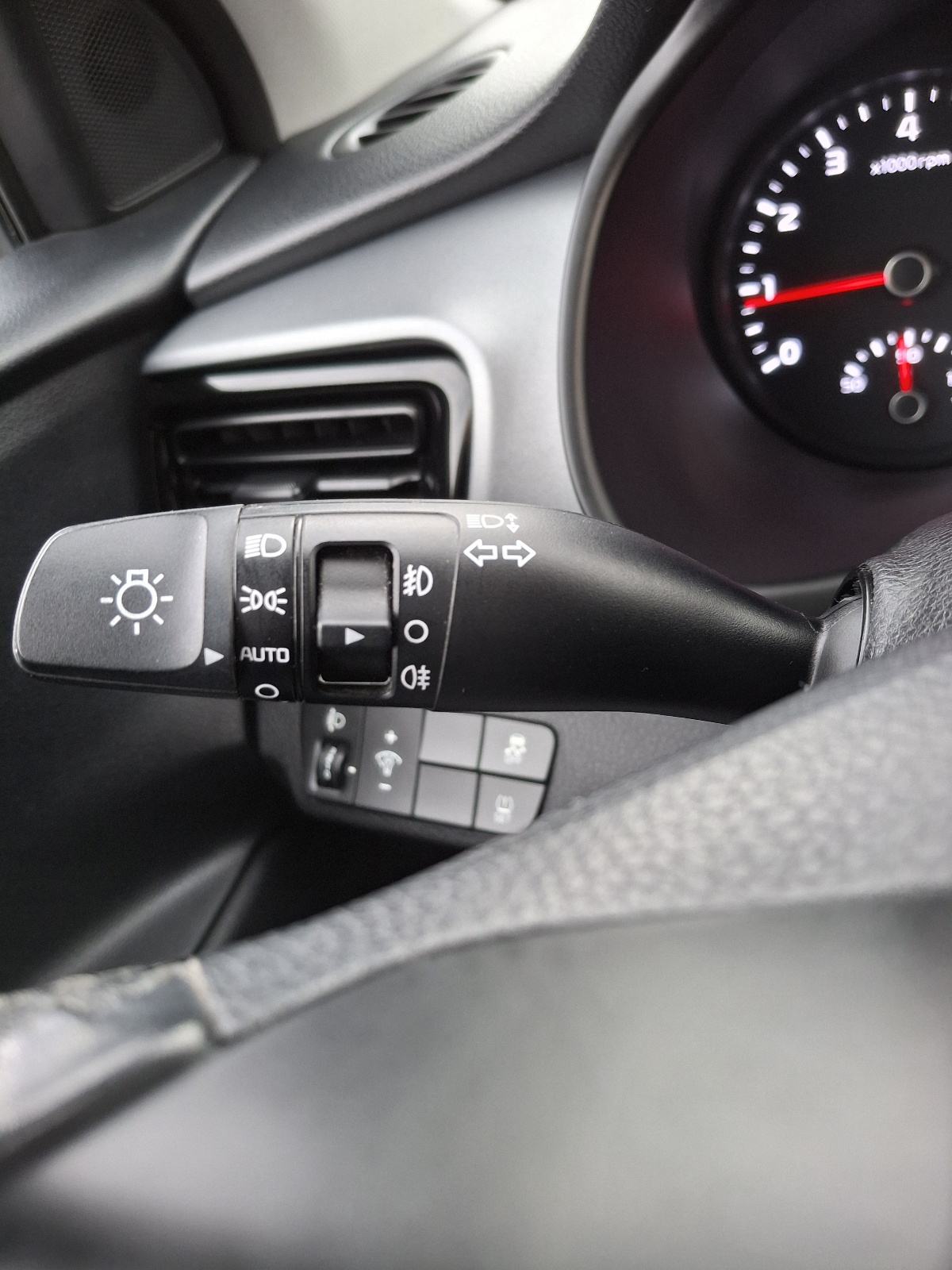 Kia Stonic 1.0 T-GDi, fotografija 9