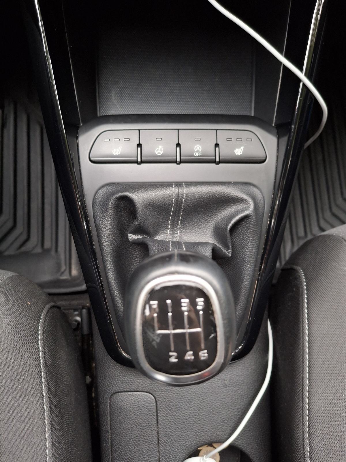 Kia Stonic 1.0 T-GDi, fotografija 13