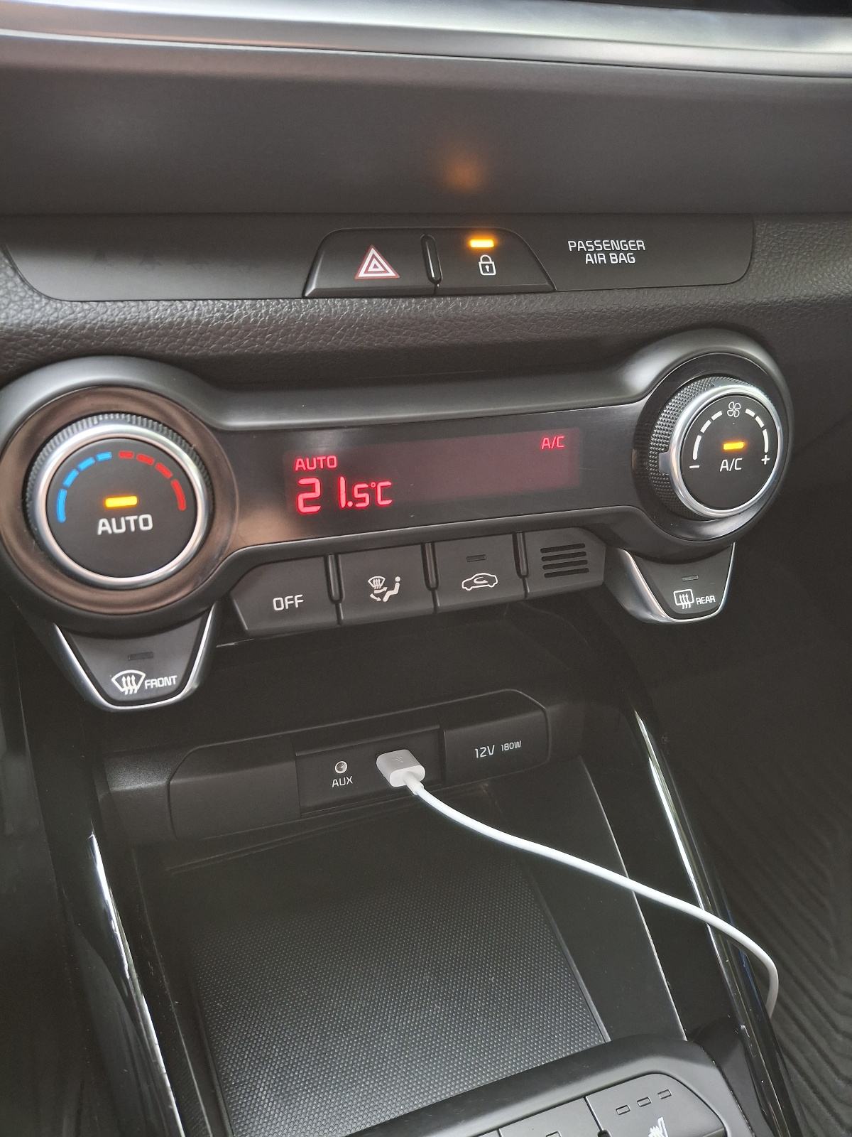 Kia Stonic 1.0 T-GDi, fotografija 15