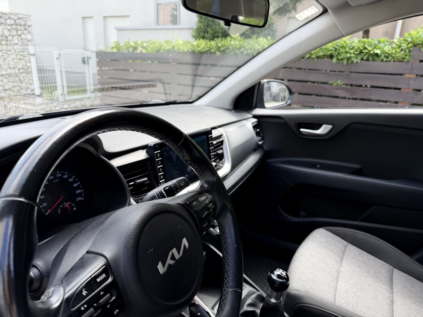 Kia Stonic 1.2 4 cilindra! MODEL 2022.g, JAMSTVO 12mj, NAVIGACIJA,itd., fotografija 10