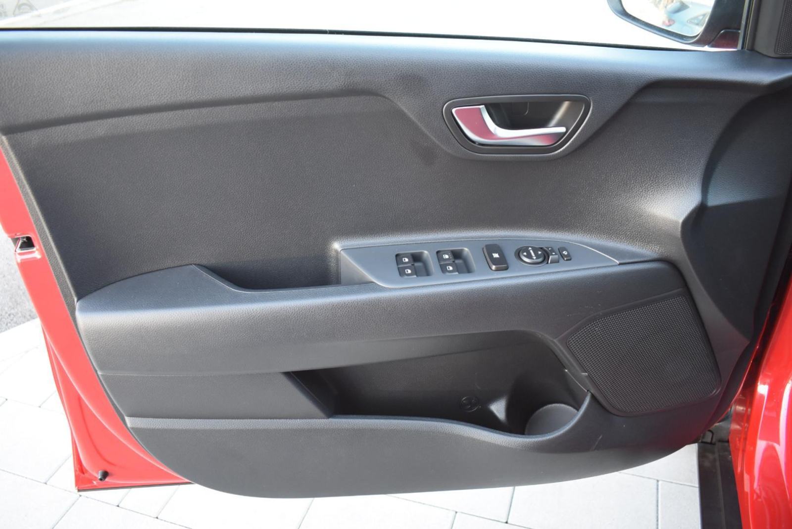 KIA Stonic 1,2 GAS LX URBAN+ M/T, NAVIGACIJA, STRAŽNJA KAMERA, MULTIFU, fotografija 20