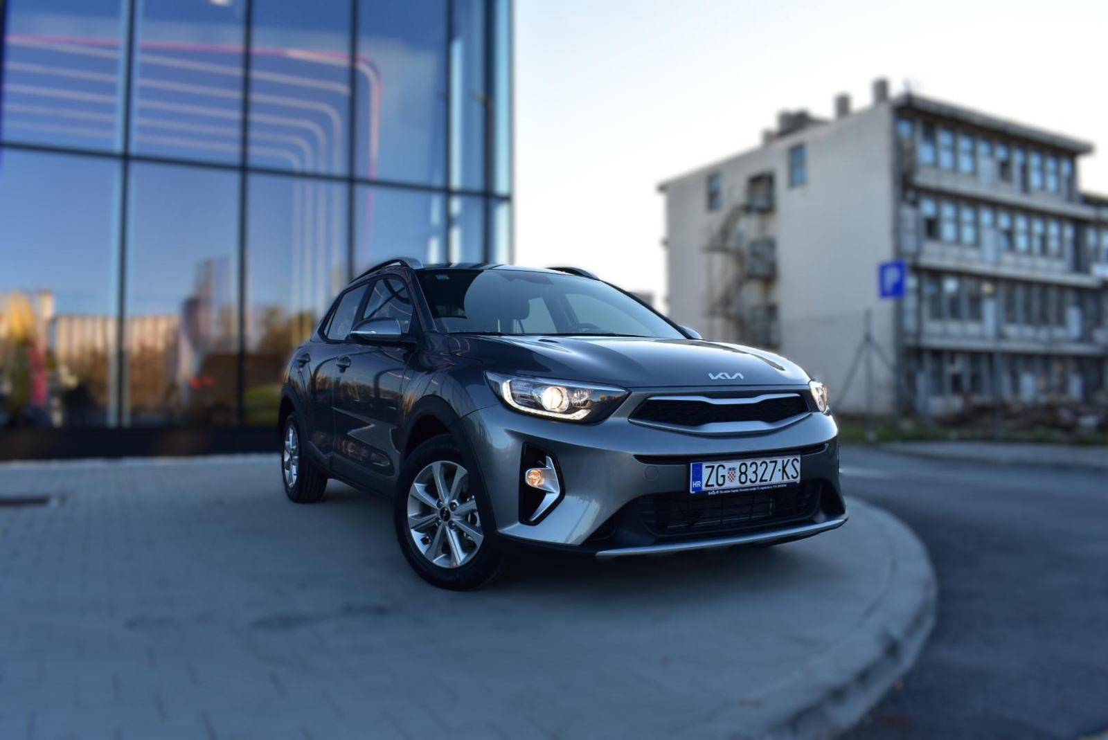 KIA Stonic 1,2 GAS LX URBAN+ M/T, NAVIGACIJA, STRAŽNJA KAMERA,TEMPOMAT, fotografija 3