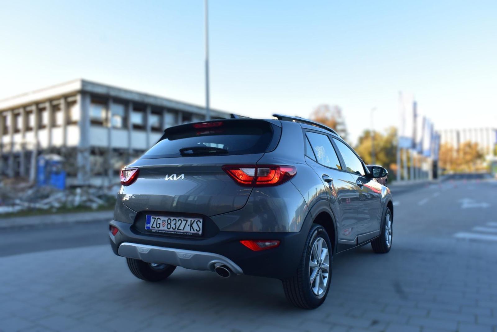 KIA Stonic 1,2 GAS LX URBAN+ M/T, NAVIGACIJA, STRAŽNJA KAMERA,TEMPOMAT, fotografija 7