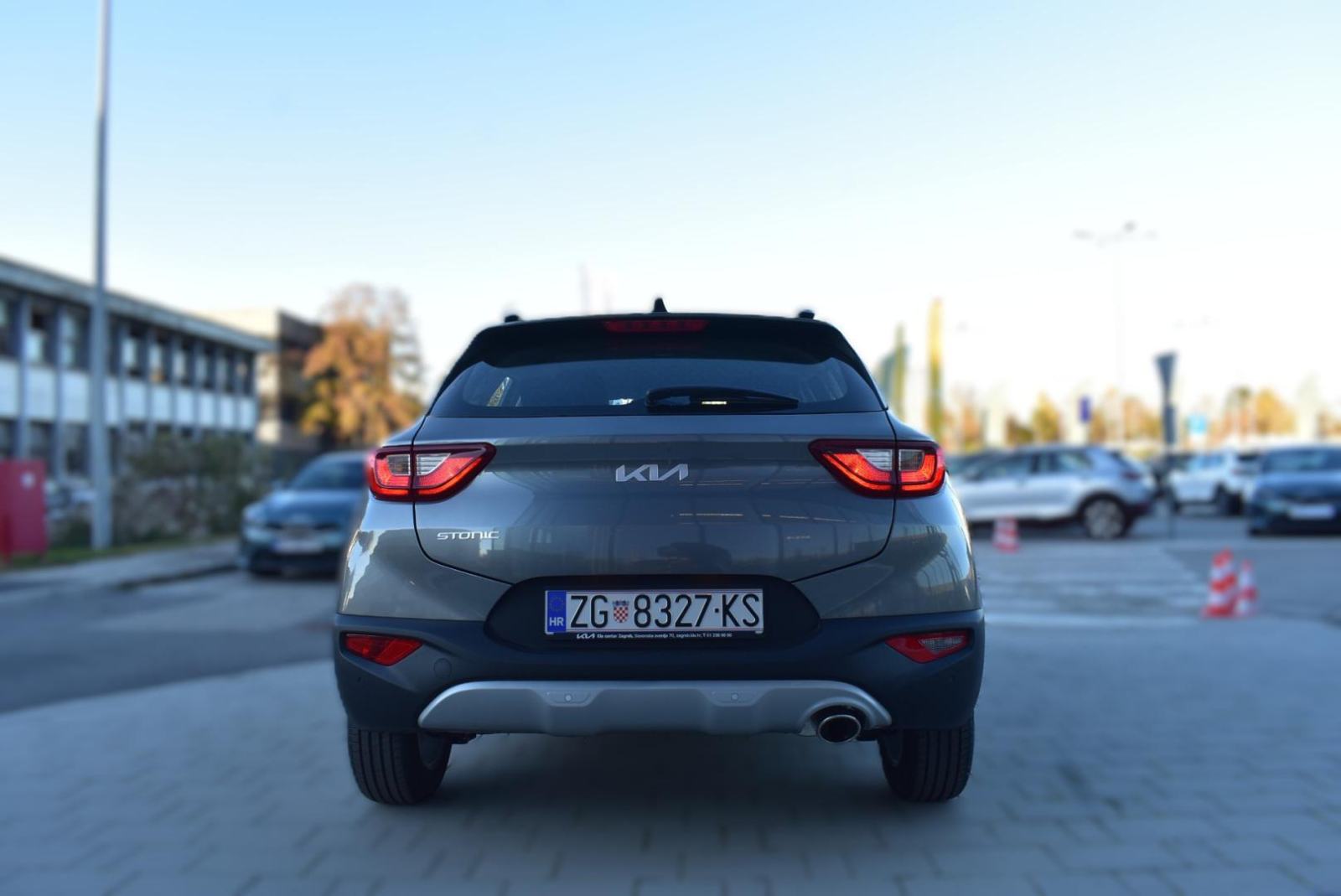 KIA Stonic 1,2 GAS LX URBAN+ M/T, NAVIGACIJA, STRAŽNJA KAMERA,TEMPOMAT, fotografija 8